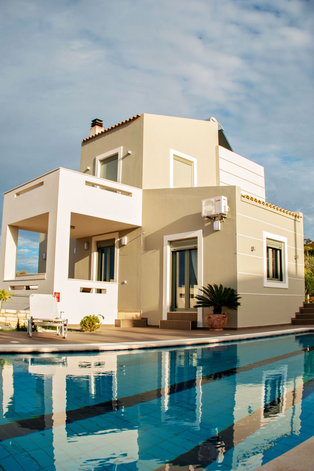 Familienvilla mit Panoramapool und Panoramablick-Draußen