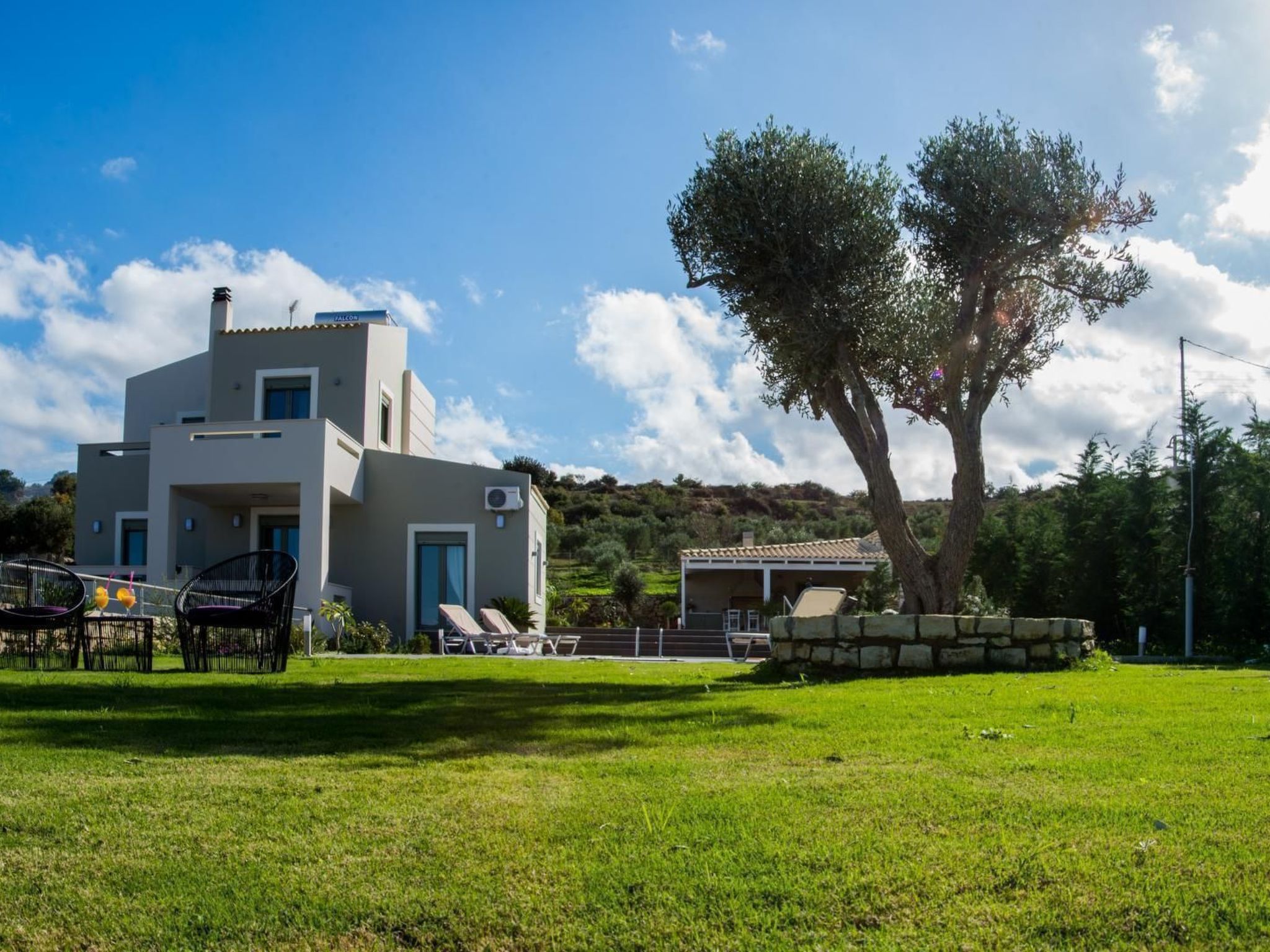 Familienvilla mit Panoramapool und Panoramablick-Image-tags.info