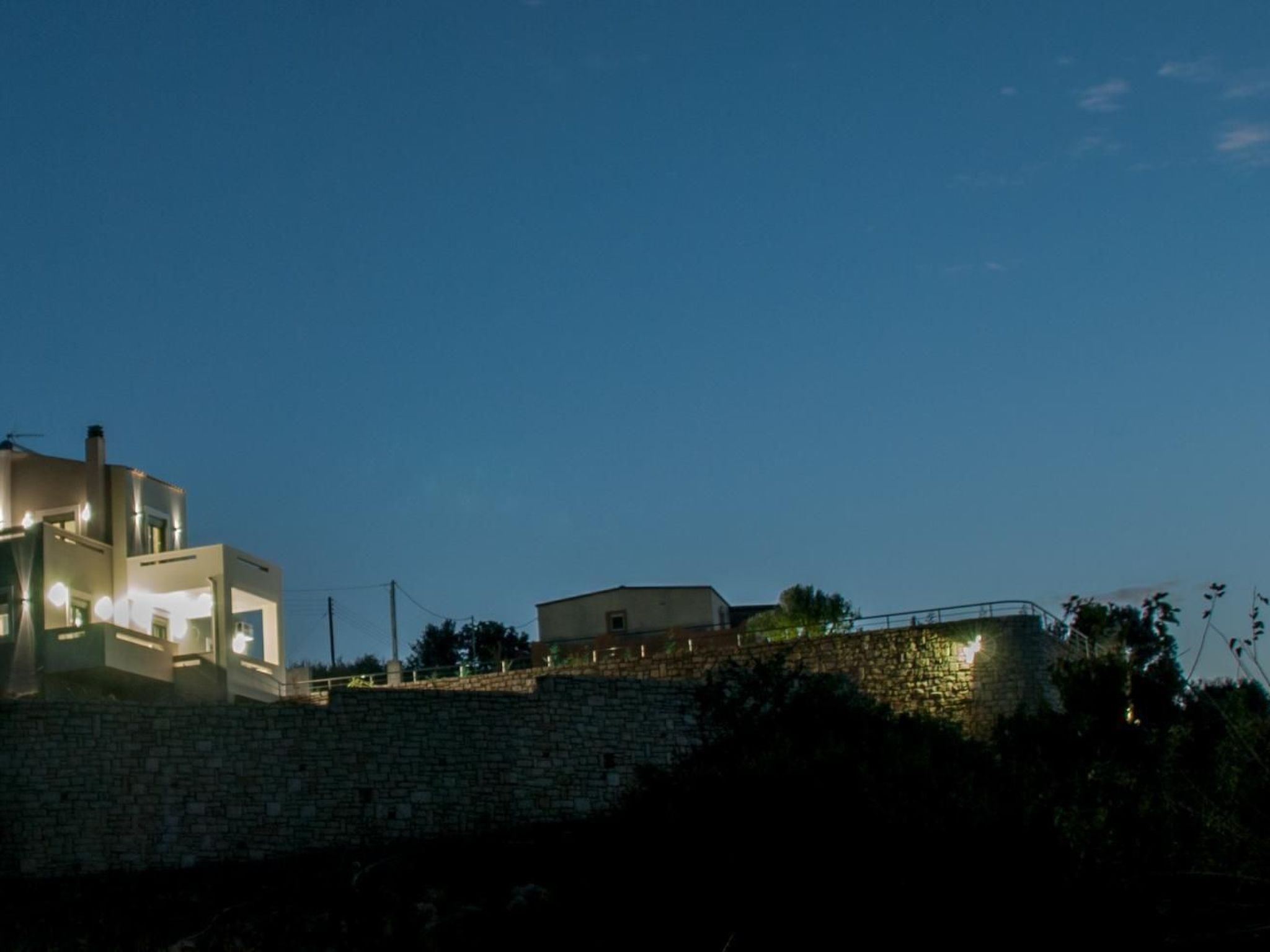 Familienvilla mit Panoramapool und Panoramablick-Image-tags.info