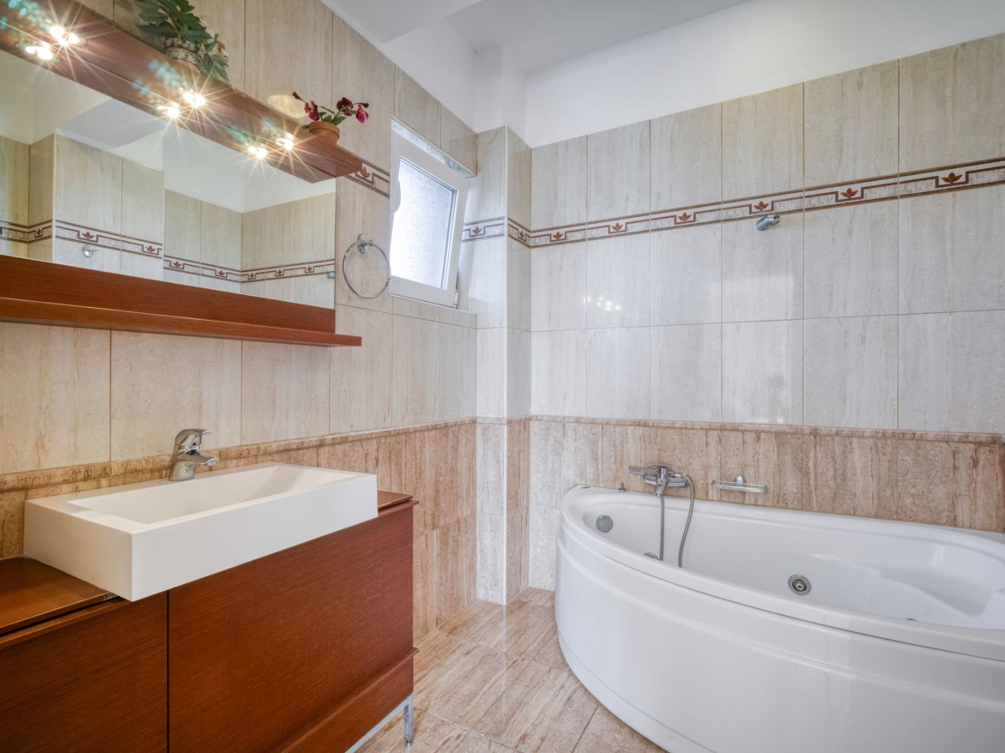 "Zafira" mit Whirlpool-Binnen