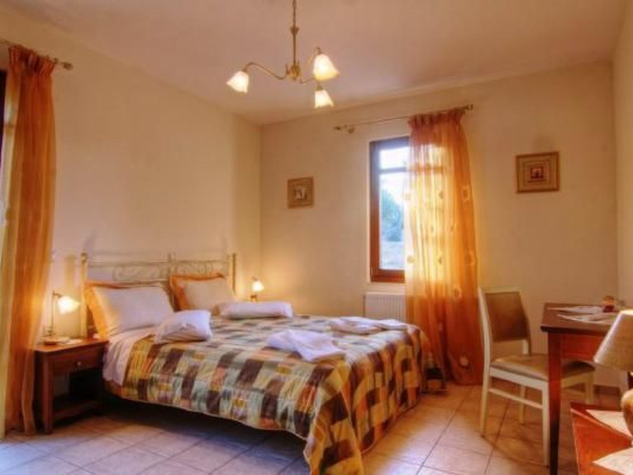 Angenehmes Haus mit Grill, Pool und Terrasse-Binnen