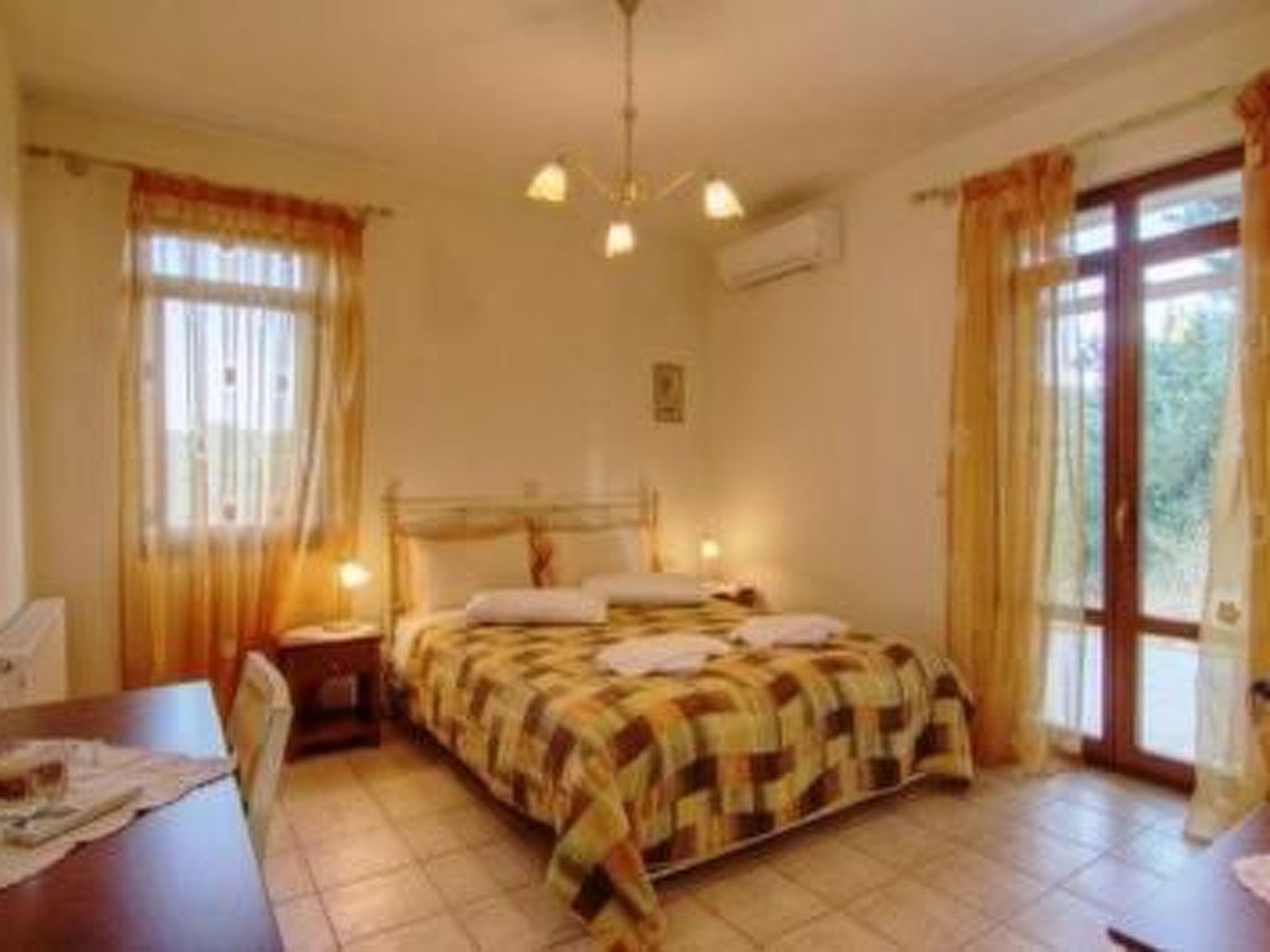 Angenehmes Haus mit Grill, Pool und Terrasse-Binnen