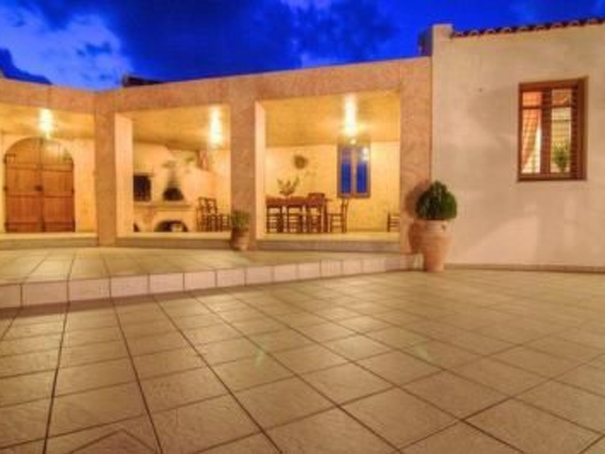 Angenehmes Haus mit Grill, Pool und Terrasse-Binnen