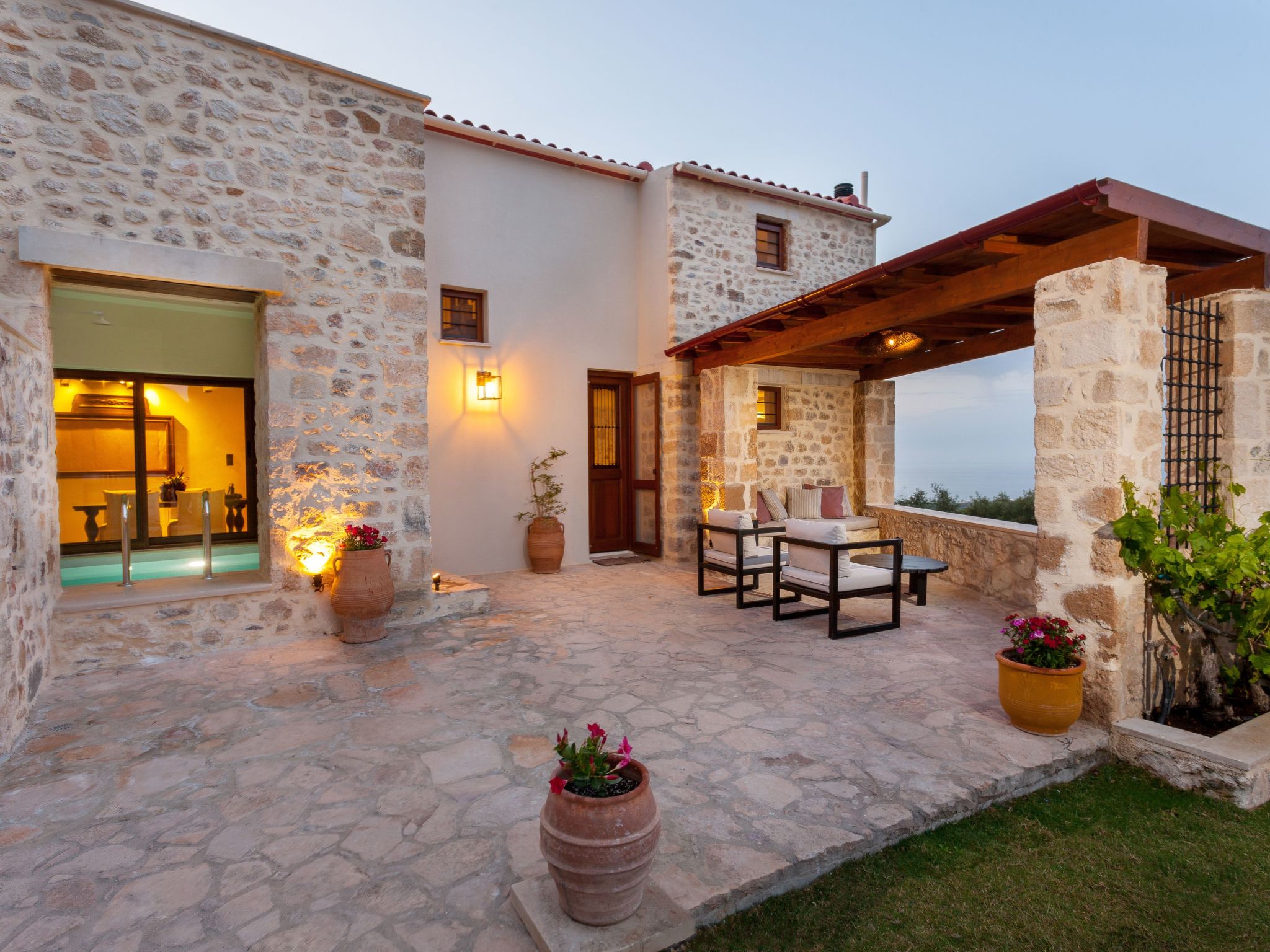 Ali Vafi's Villa - Beheizter Jacuzzi und Innenpool — Terrace (5 of 35)