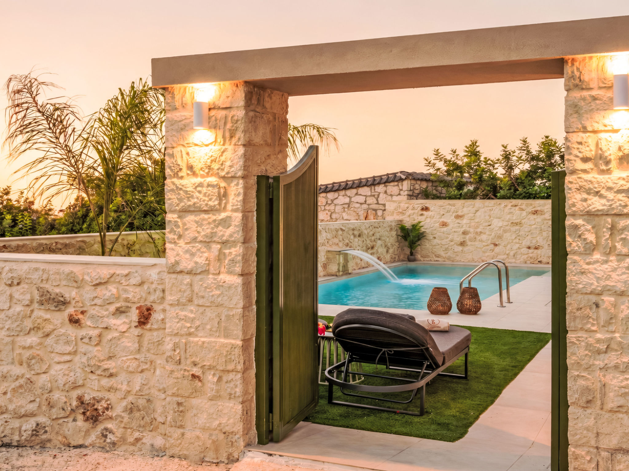 Lithos Fos - Outside