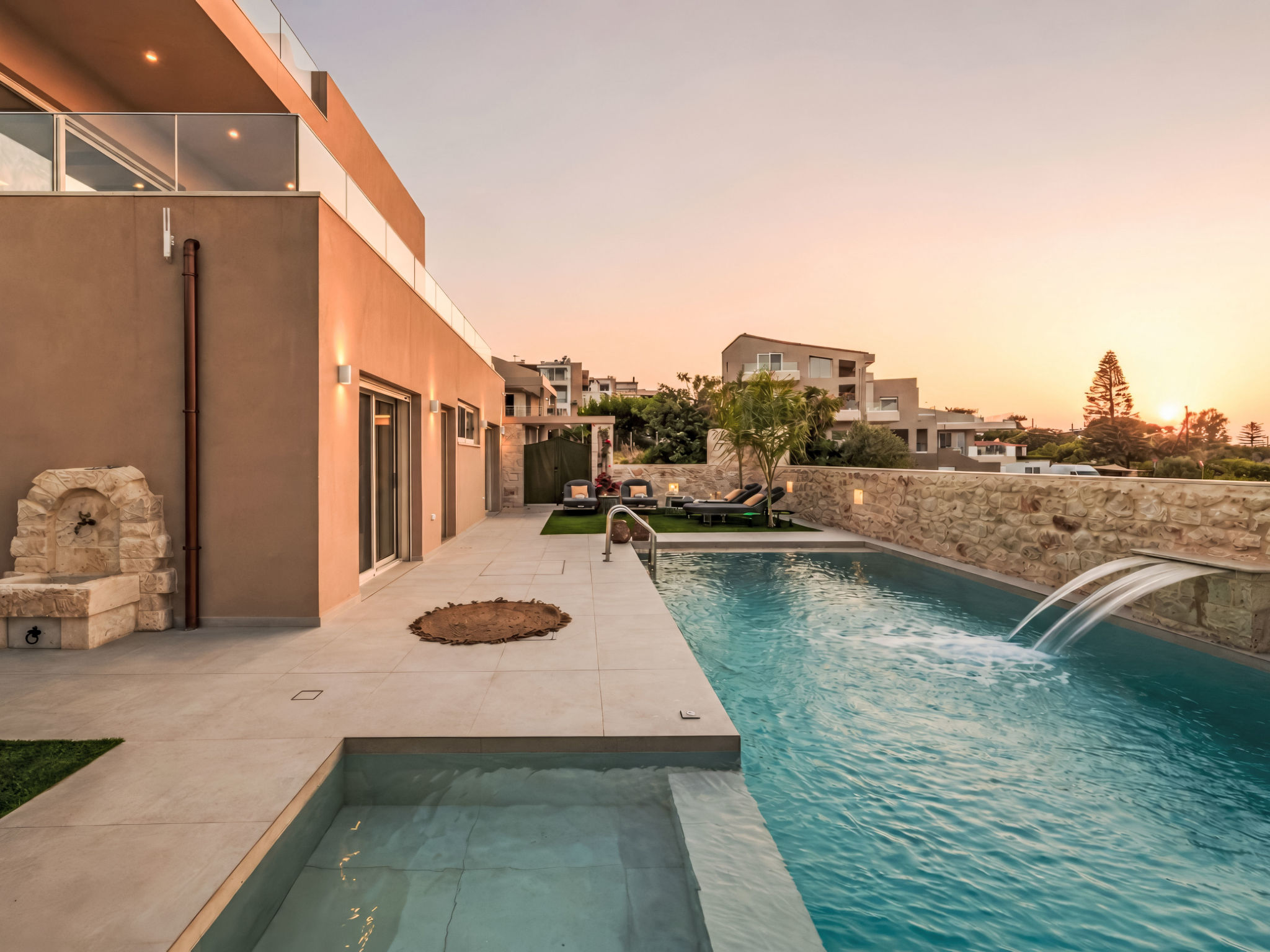 Lithos Fos - Outside