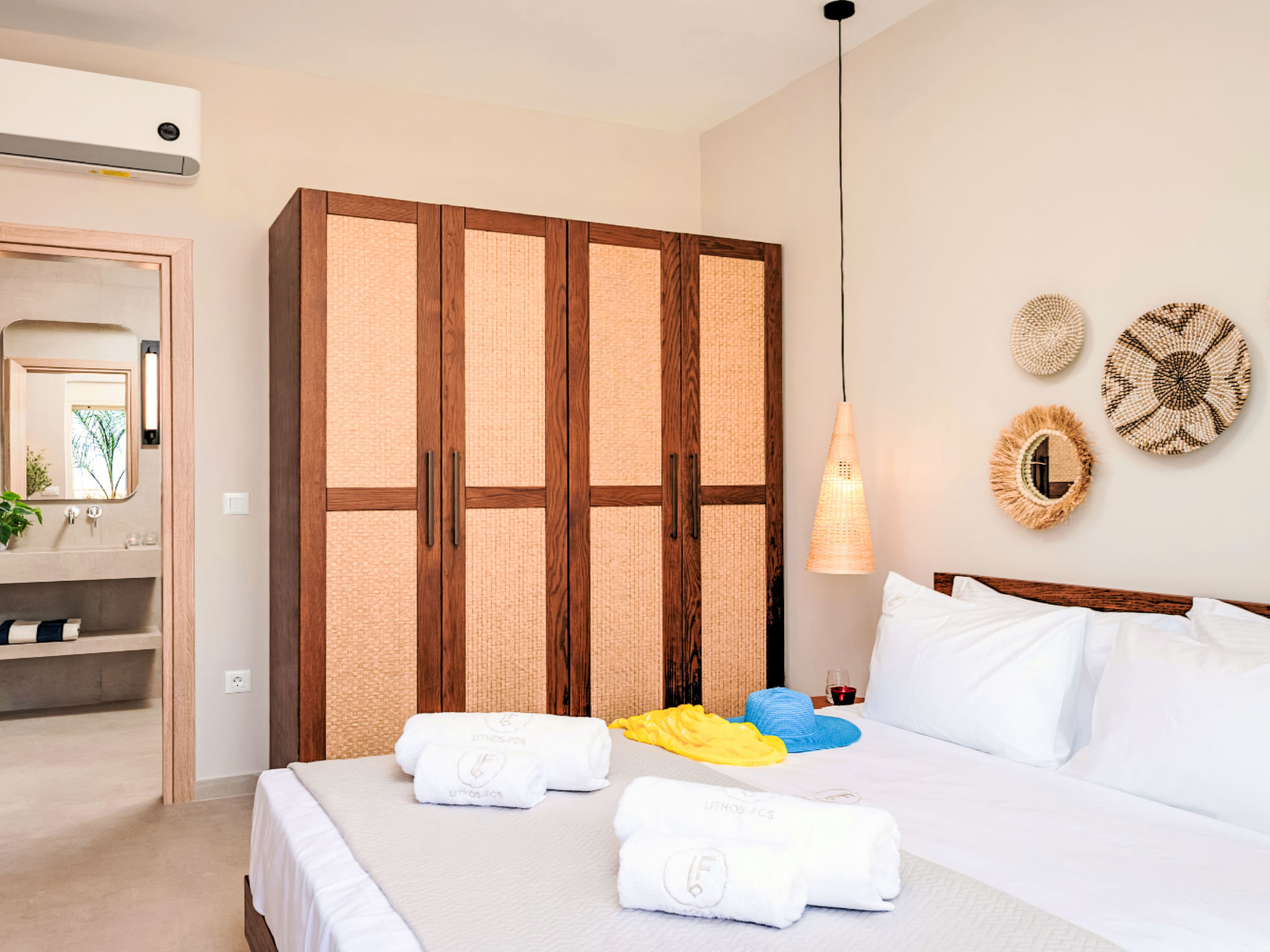 Lithos Fos - Inside