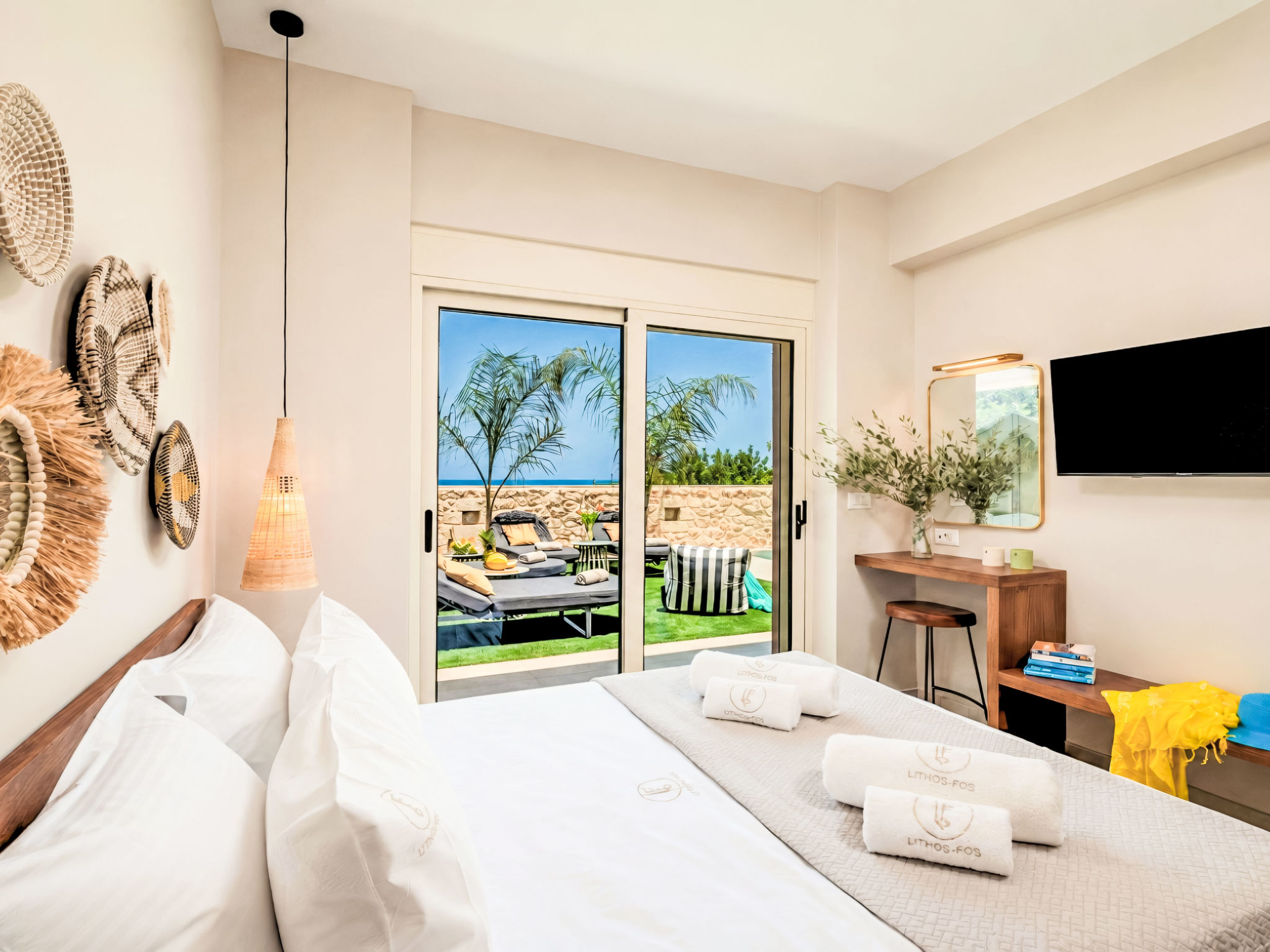 Lithos Fos - Inside