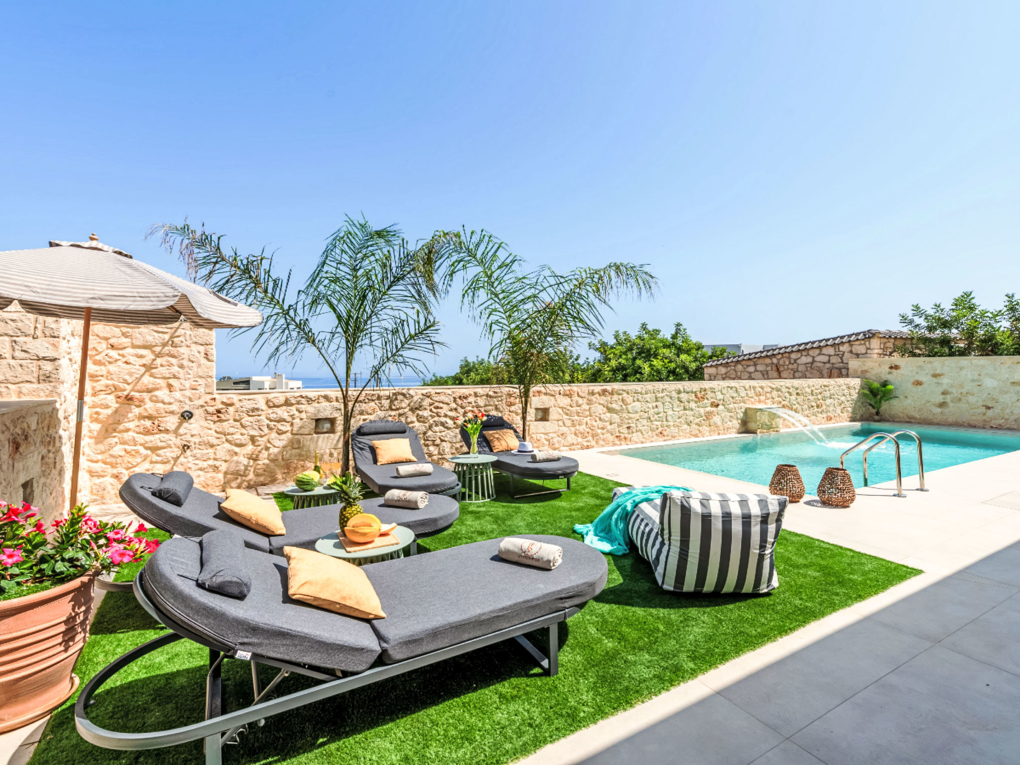 Lithos Fos - Outside