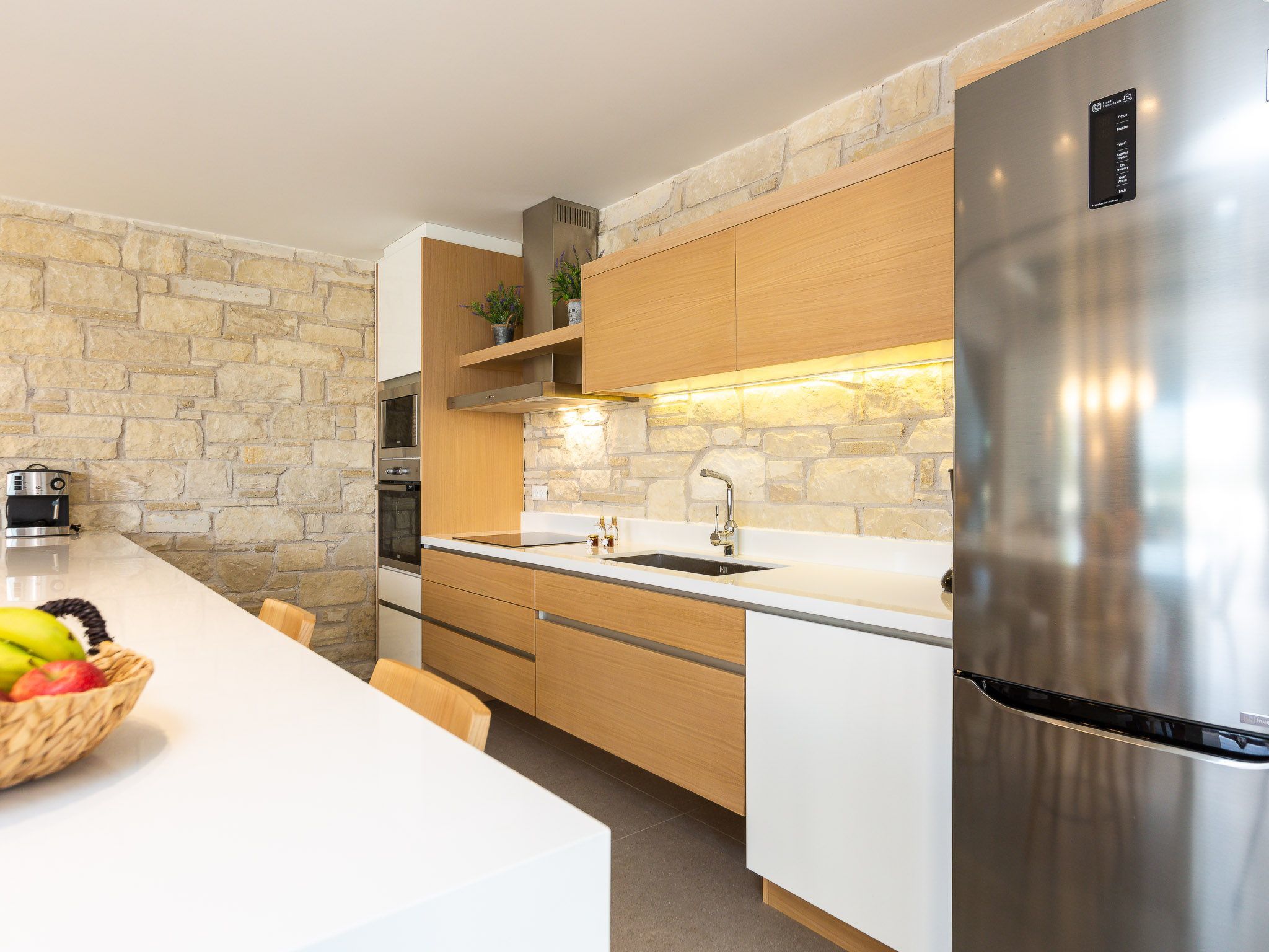 Villa mit beheiztem Pool in der Nähe von Strand und Geschäften-Drinnen