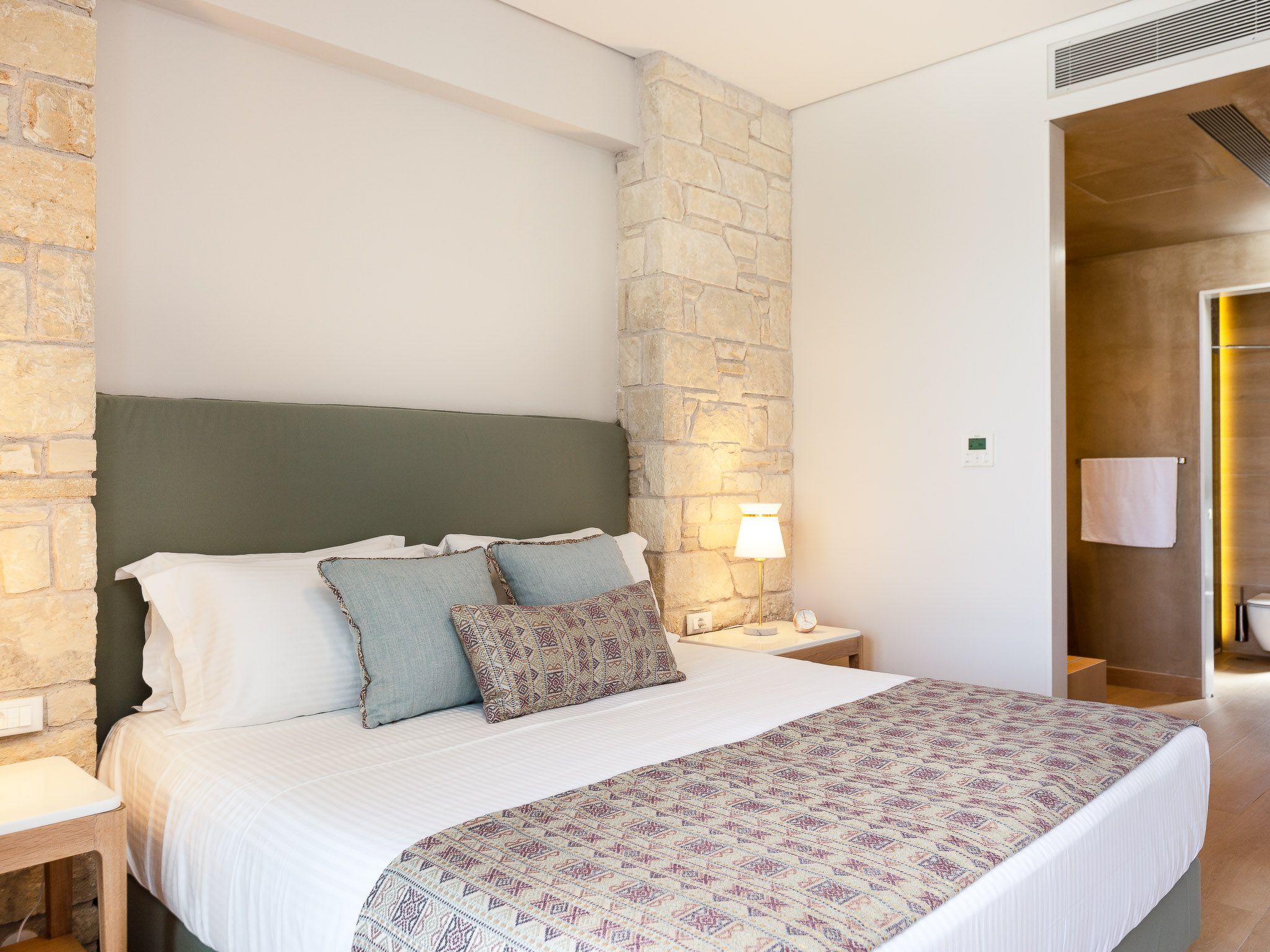 Villa mit beheiztem Pool in der Nähe von Strand und Geschäften-Drinnen