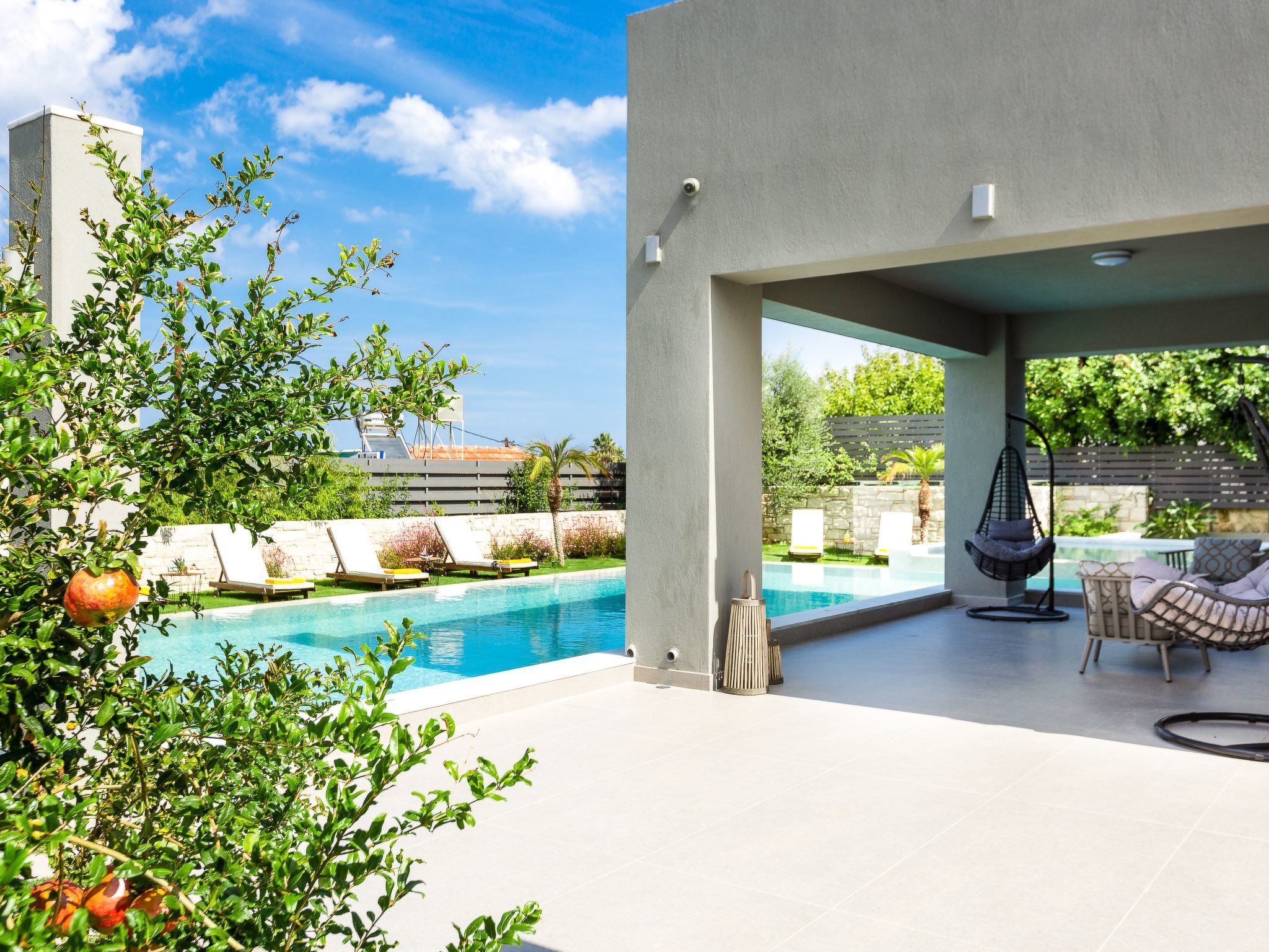 Villa mit beheiztem Pool in der Nähe von Strand und Geschäften-Image-tags.info