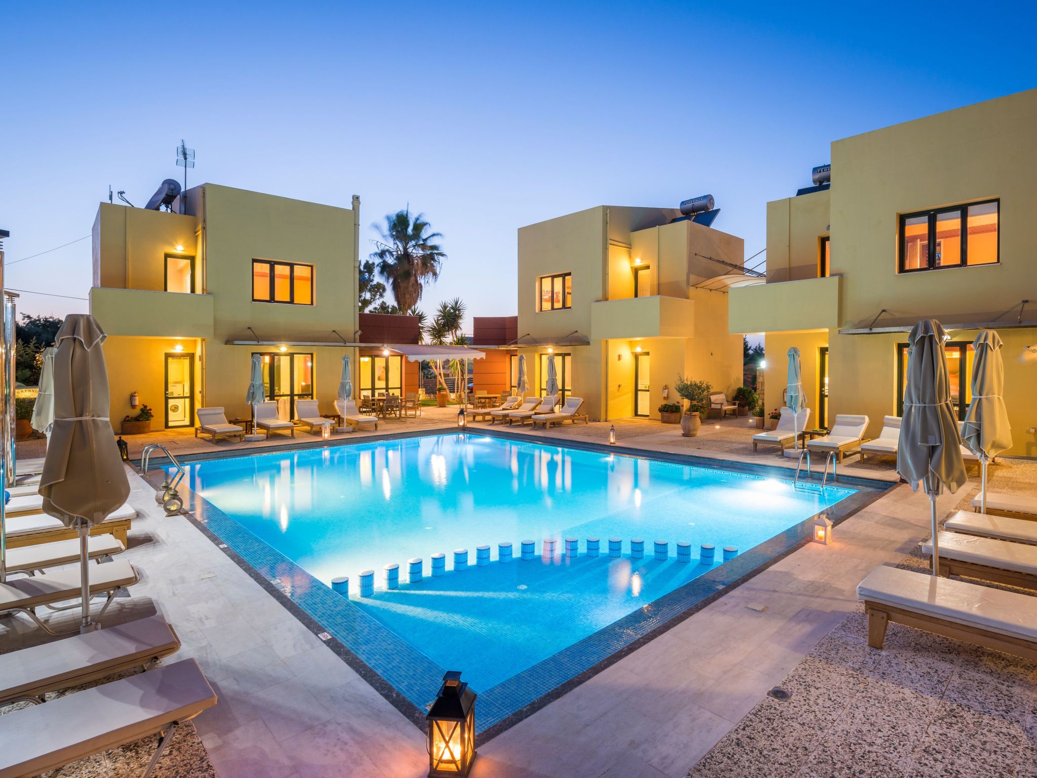 Mit gemeinschaftlichem Pool-Inside