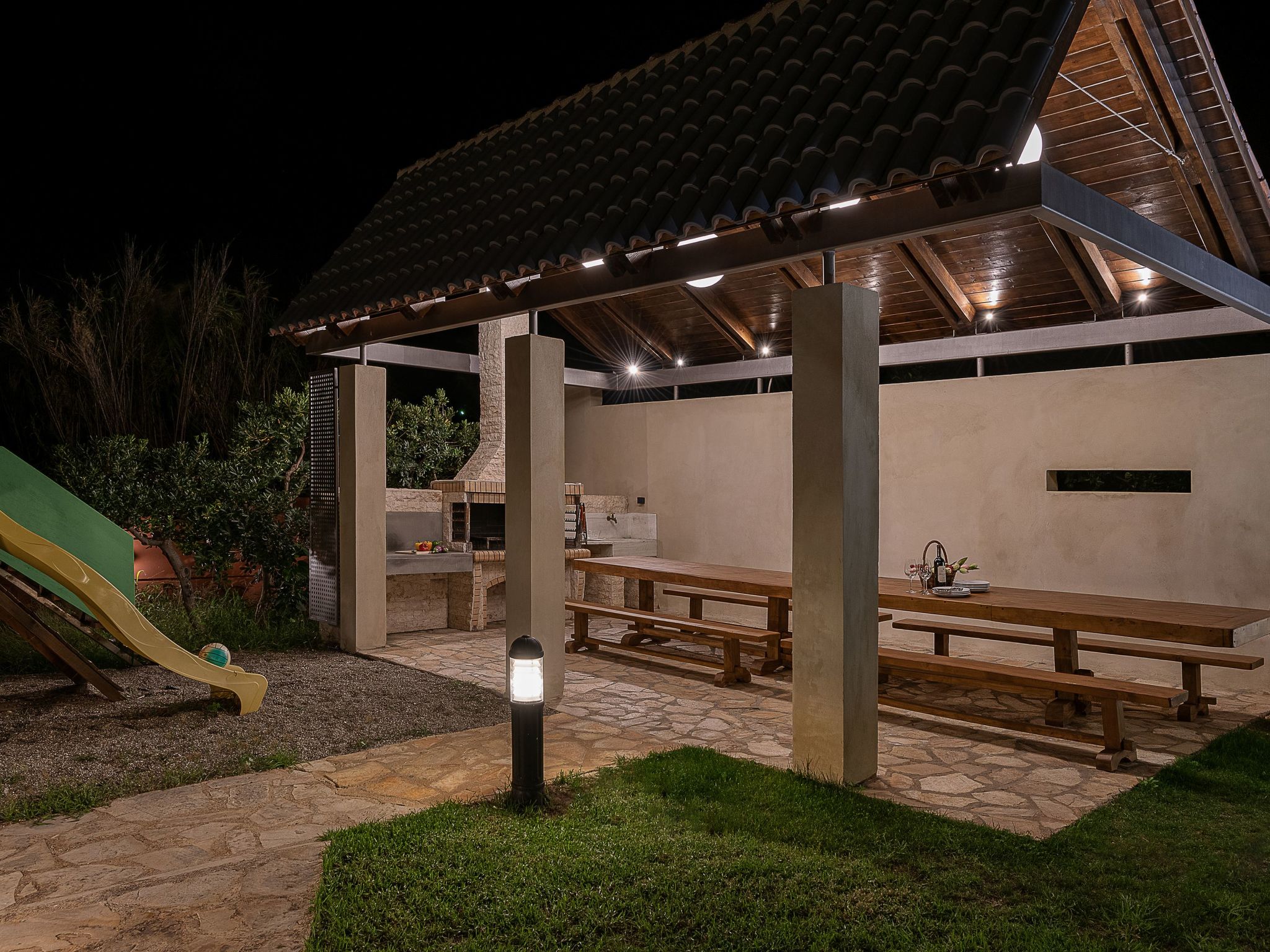 Mit gemeinschaftlichem Pool-Inside