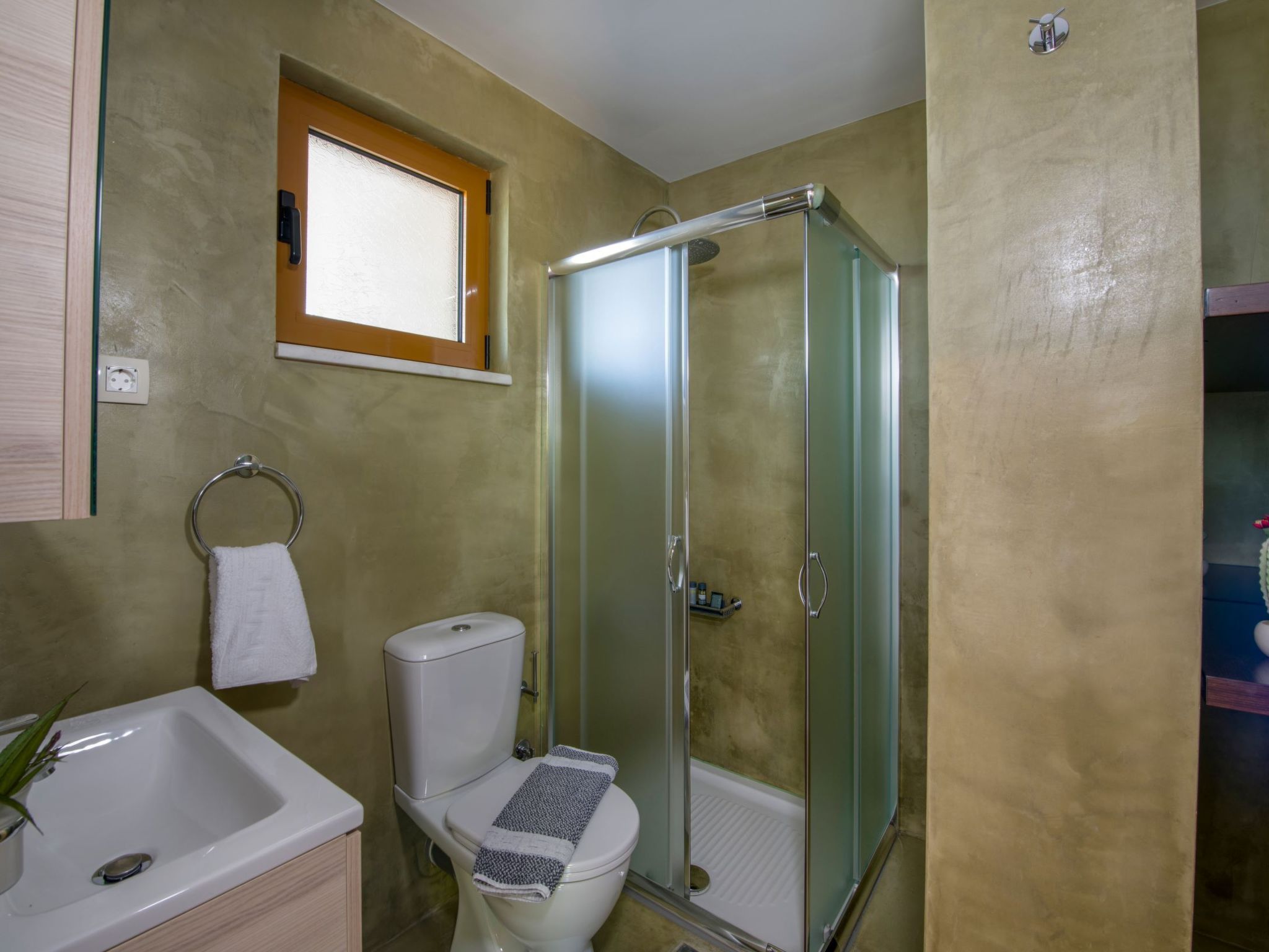 Ferienvilla mit Garten, Grill und Terrasse-Drinnen