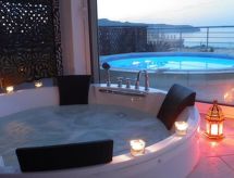 Ruim appartement met privézwembad en jacuzzi op 150 meter van zee in Maleme - thumbnail 1