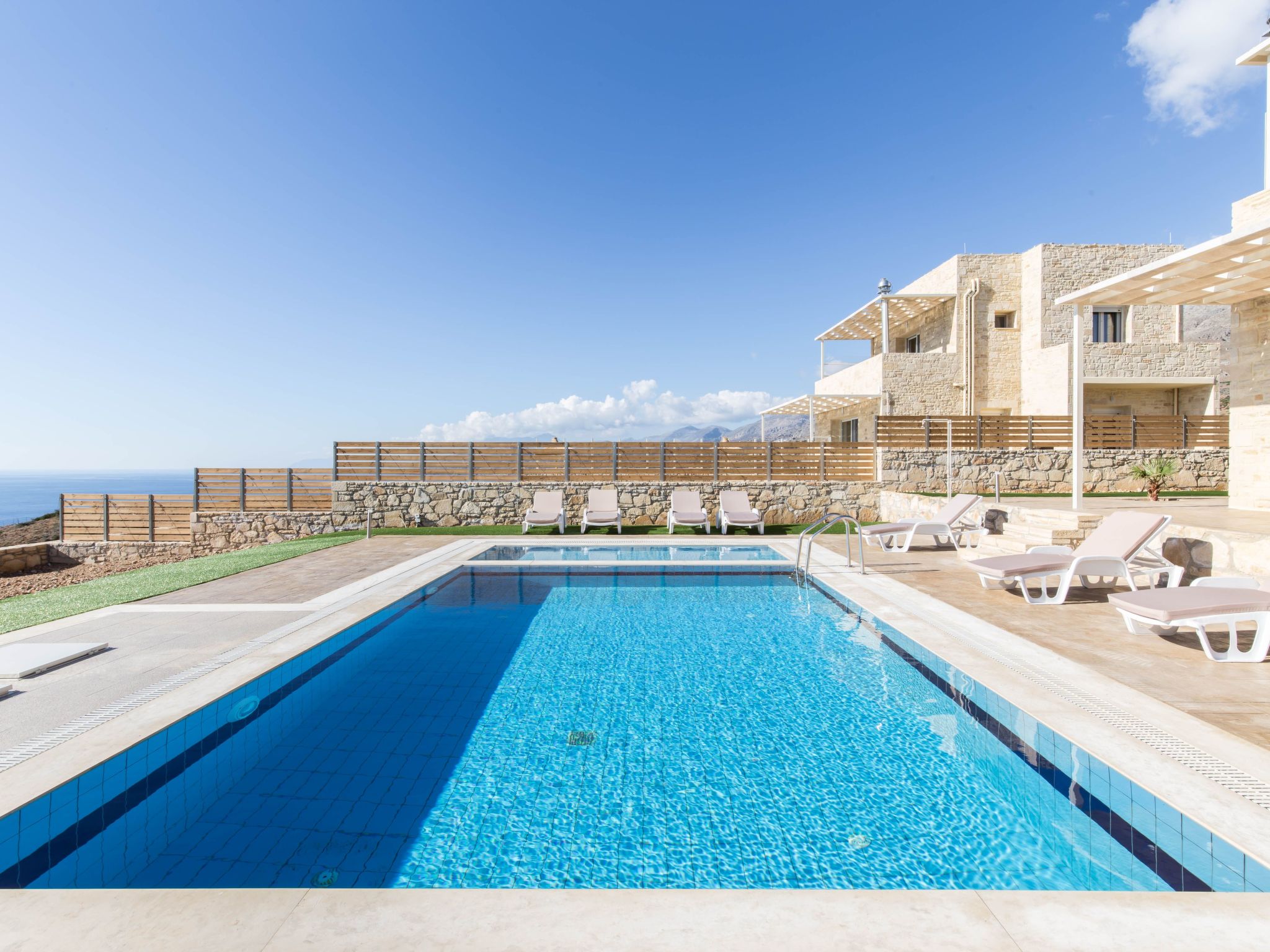 Elegante Villa an der Küste mit privatem Pool