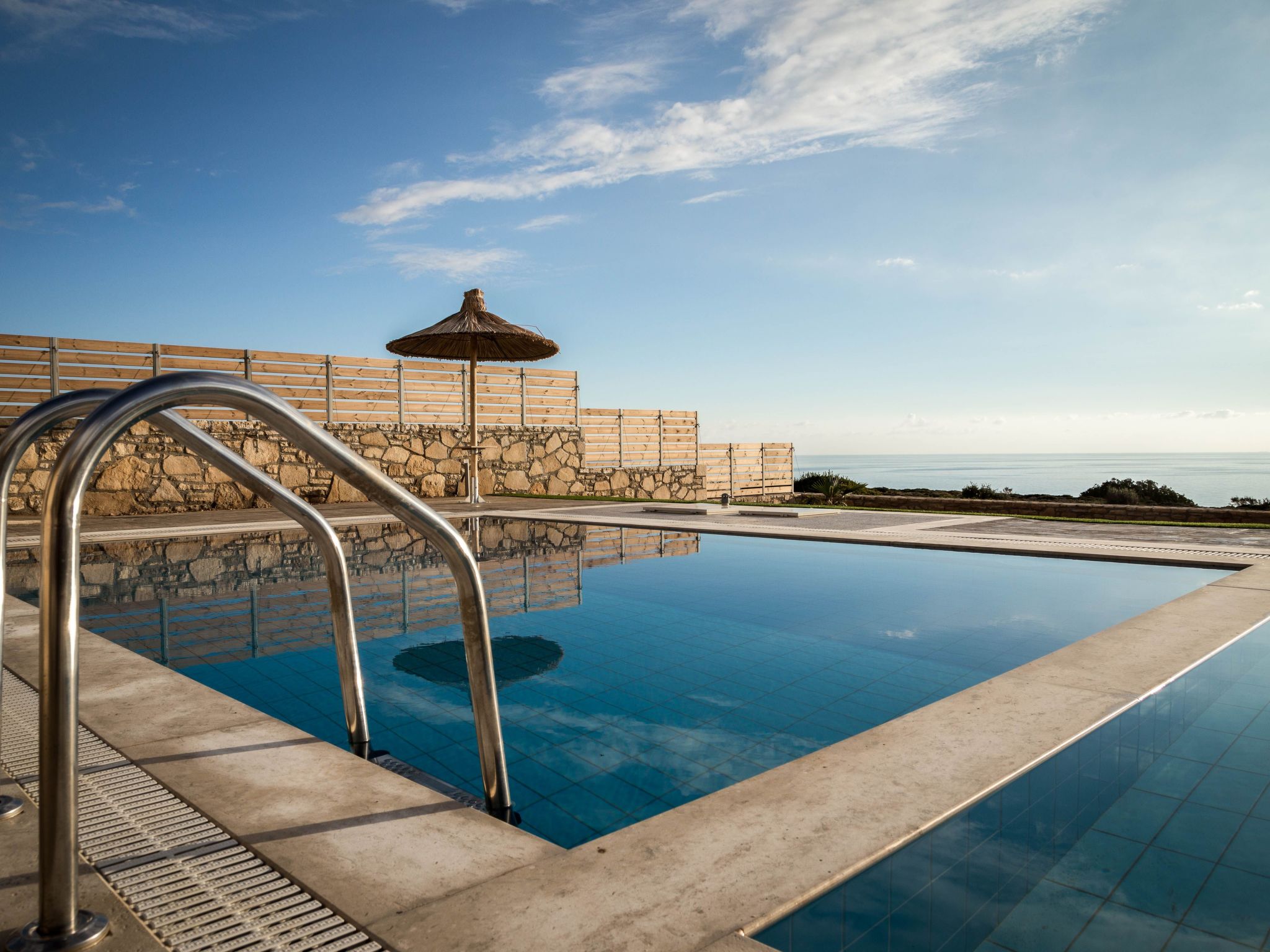 Elegante Villa an der Küste mit privatem Pool-Draußen