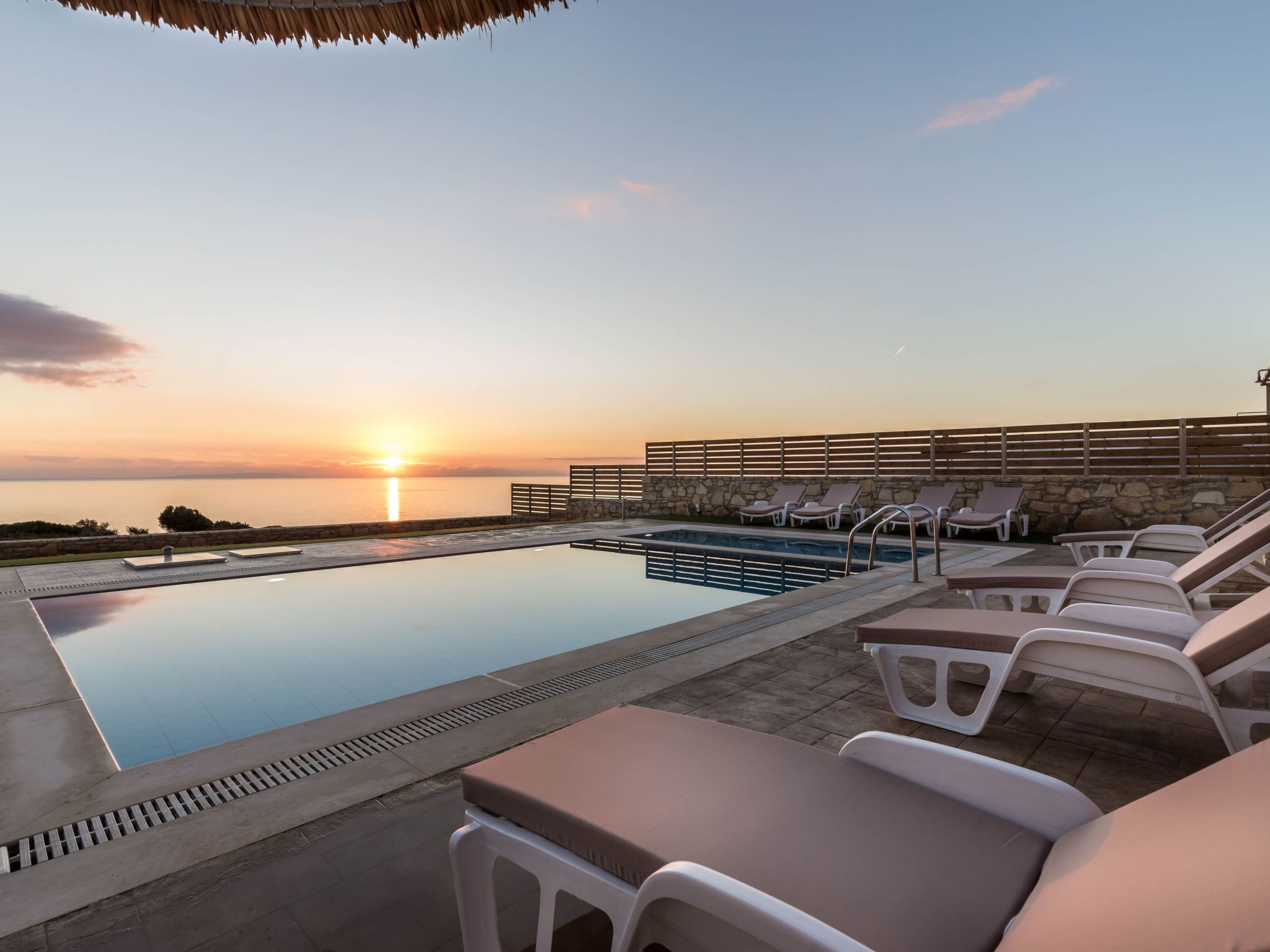 Elegante Villa an der Küste mit privatem Pool-Draußen