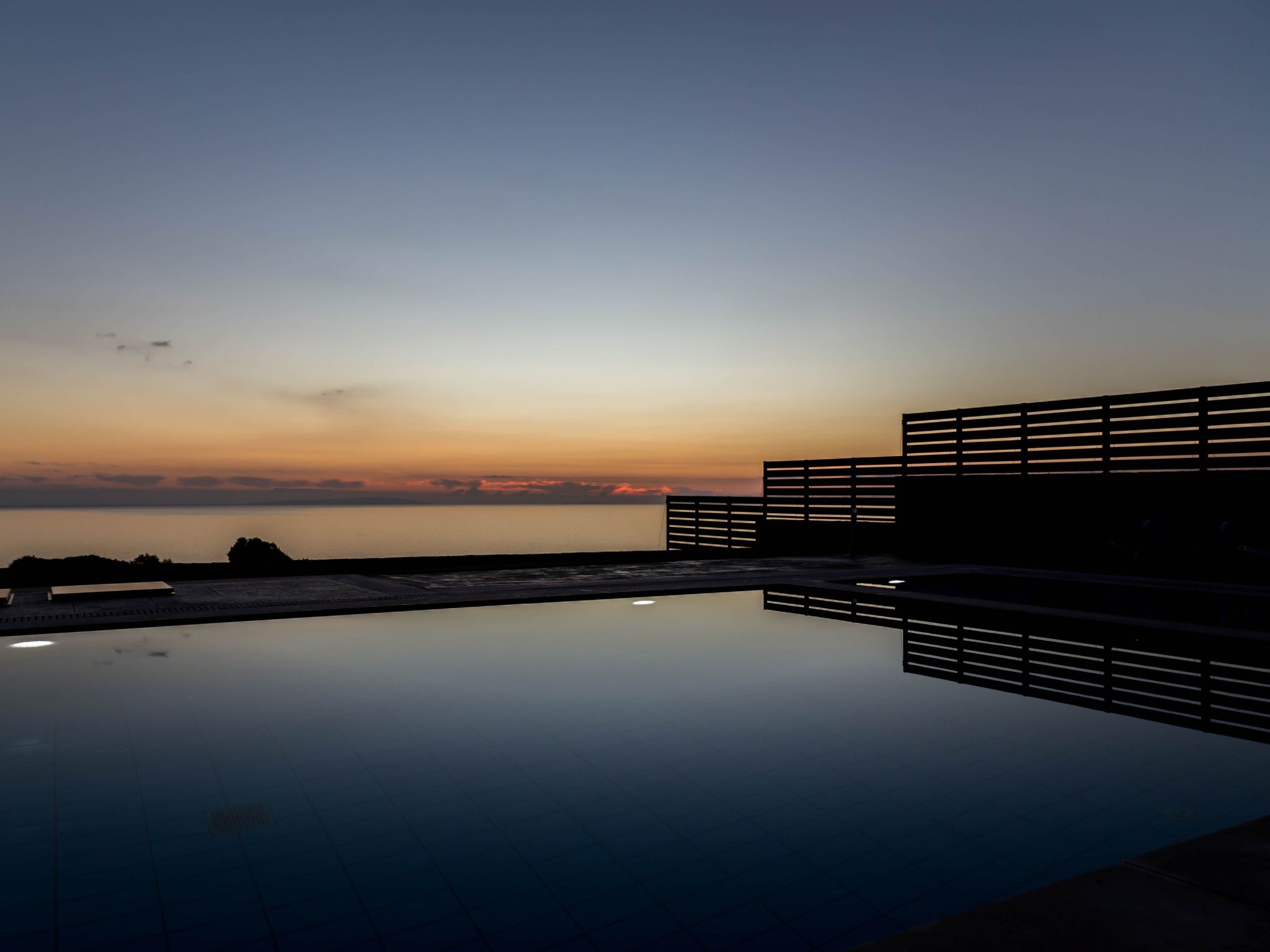 Elegante Villa an der Küste mit privatem Pool-Draußen