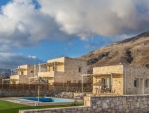 Küstenvilla mit Pool in der Nähe eines ruhigen Sandstrandes