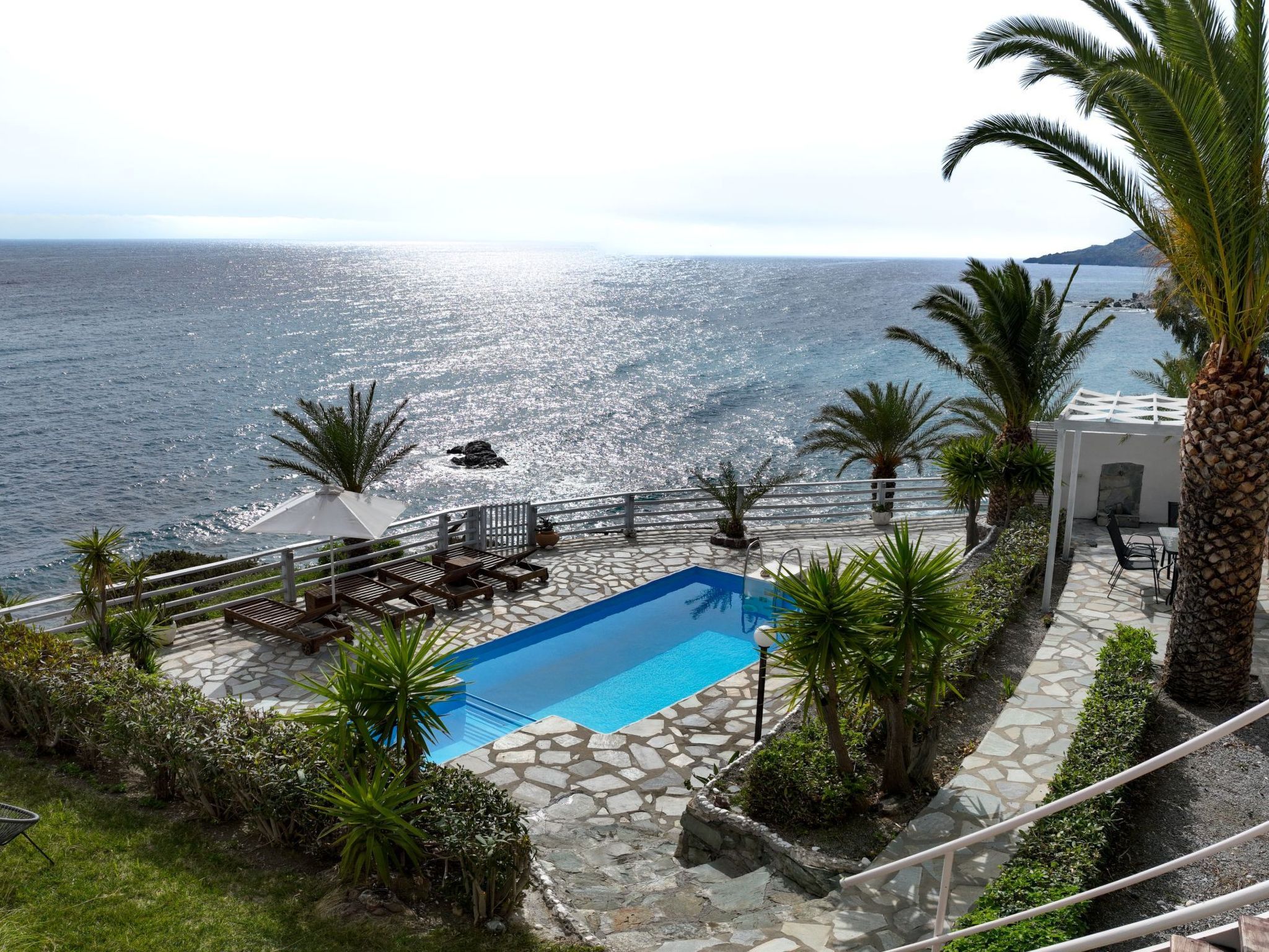 "Villa Faye" direkt am Strand-Dehors