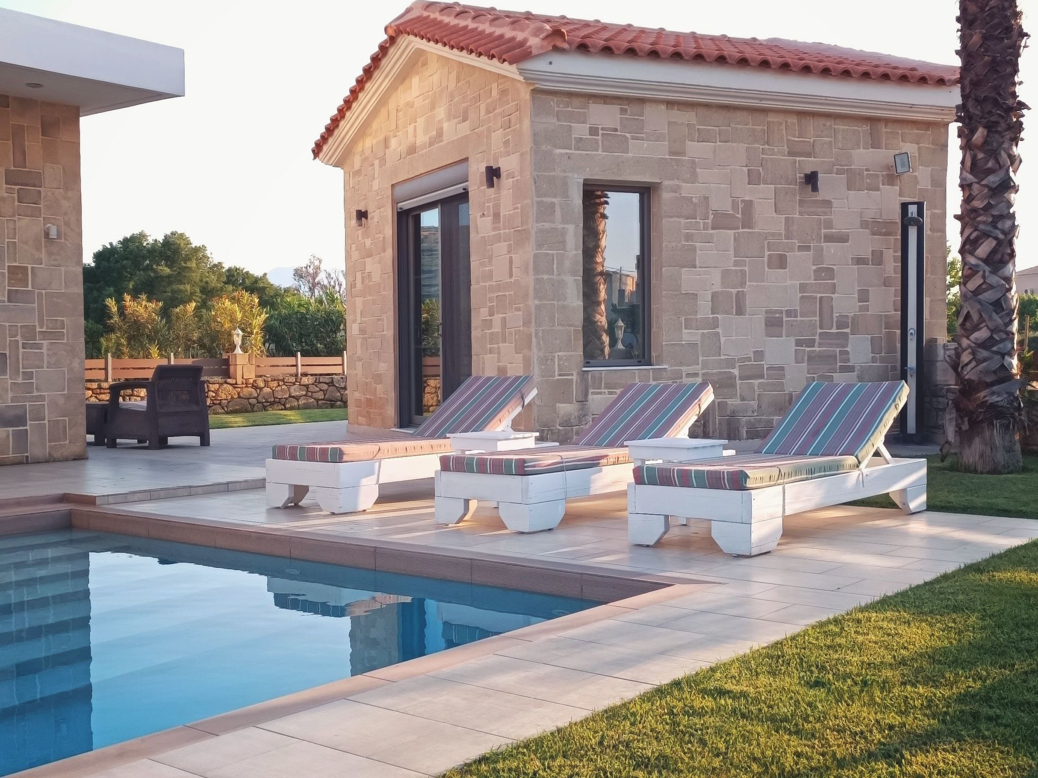 In Mithimna mit Privatem Pool-Draußen