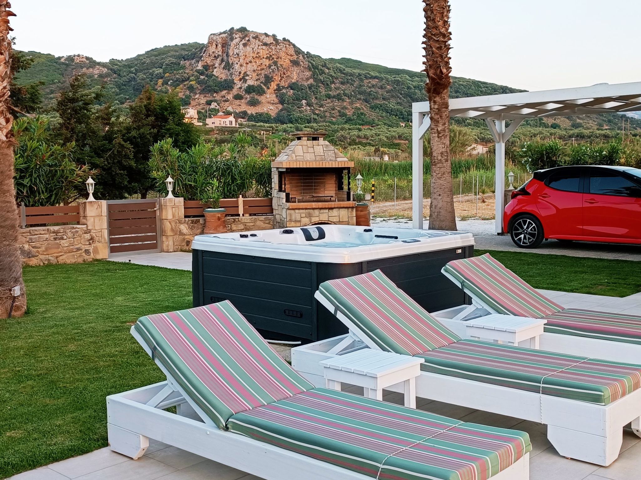 In Mithimna mit Privatem Pool-Draußen