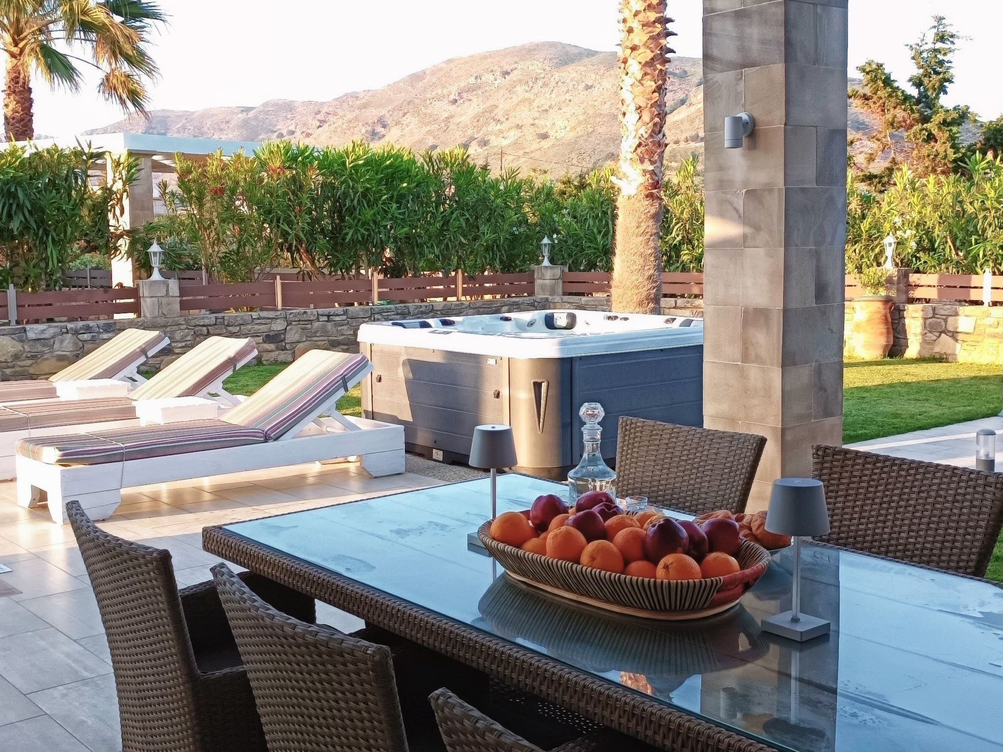 In Mithimna mit Privatem Pool-Draußen