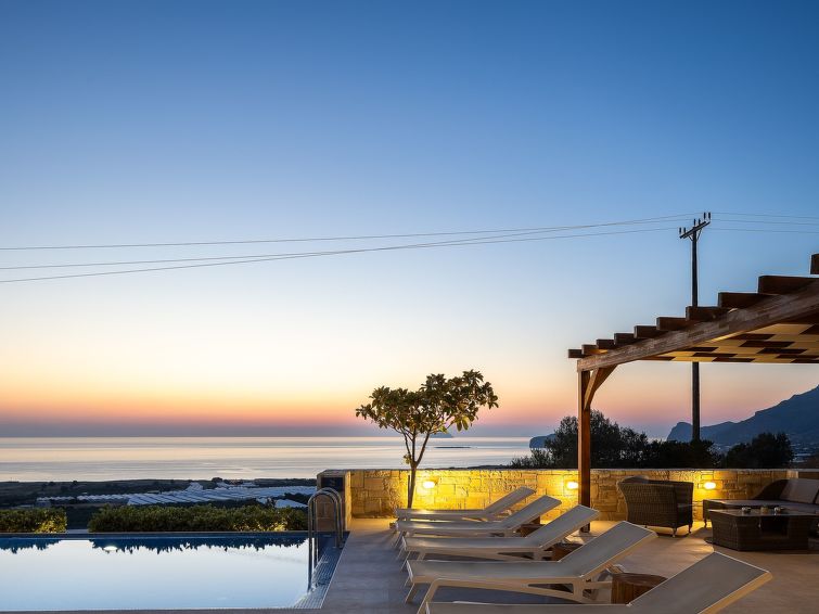 Ruime villa met privé verwarmd zwembad en panoramisch zeezicht bij Kissamos in Kissamos Kriti