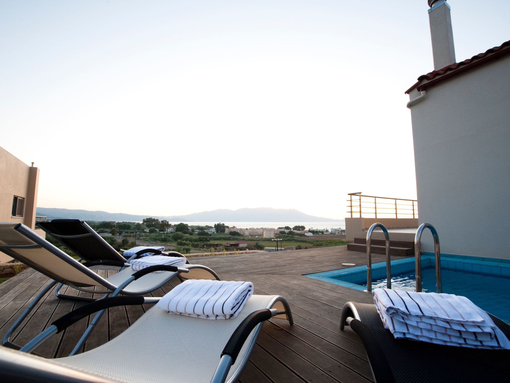 "Villa Pounentes" mit privatem Pool-Binnen