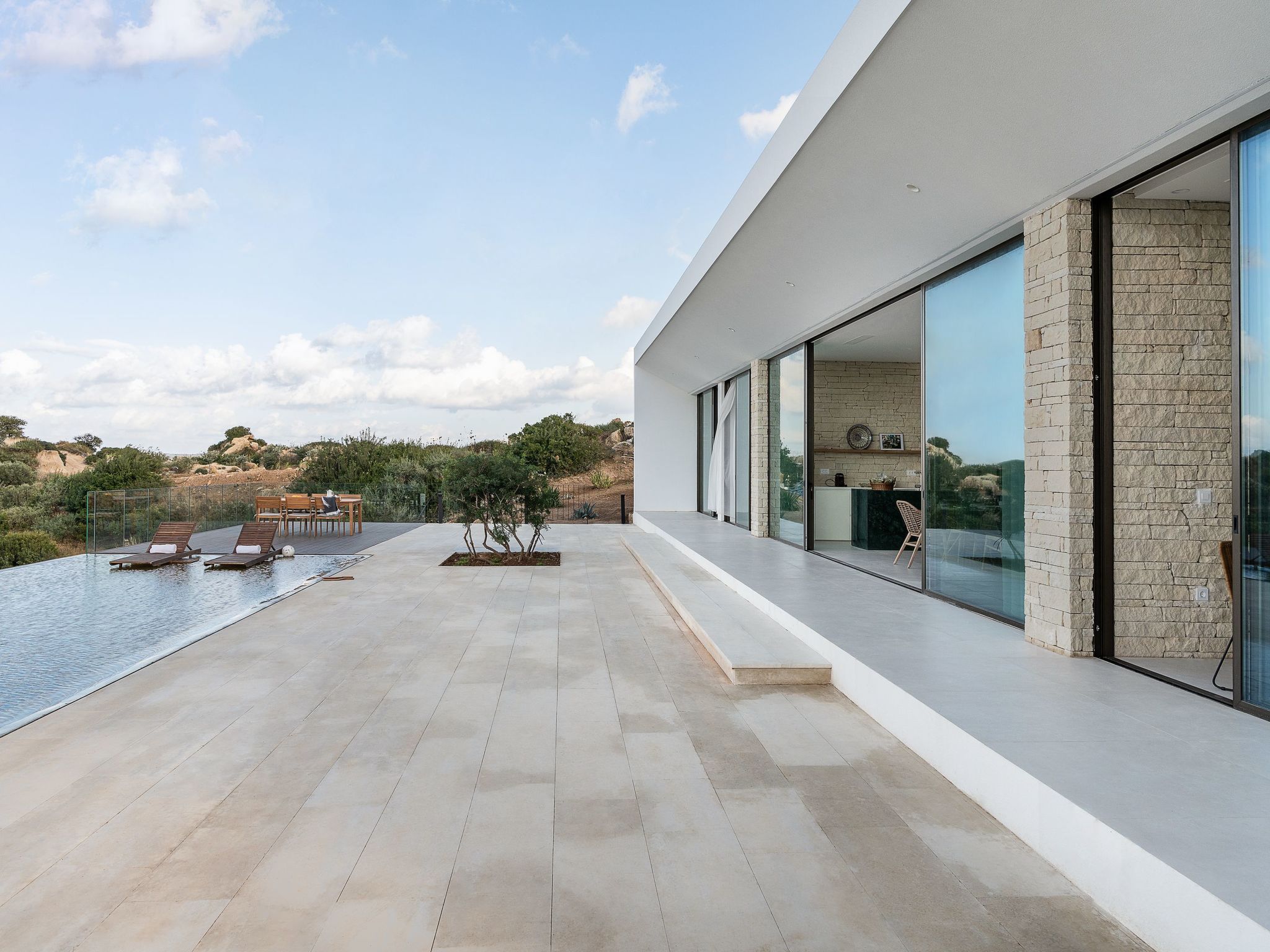 Neue einzigartige Villa mit atemberaubender Aussicht in Strandnähe-Draußen