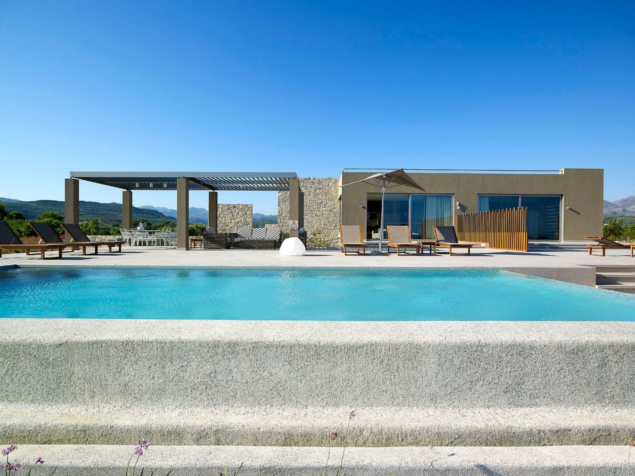 Youphoria Beachfront Estate-Binnen