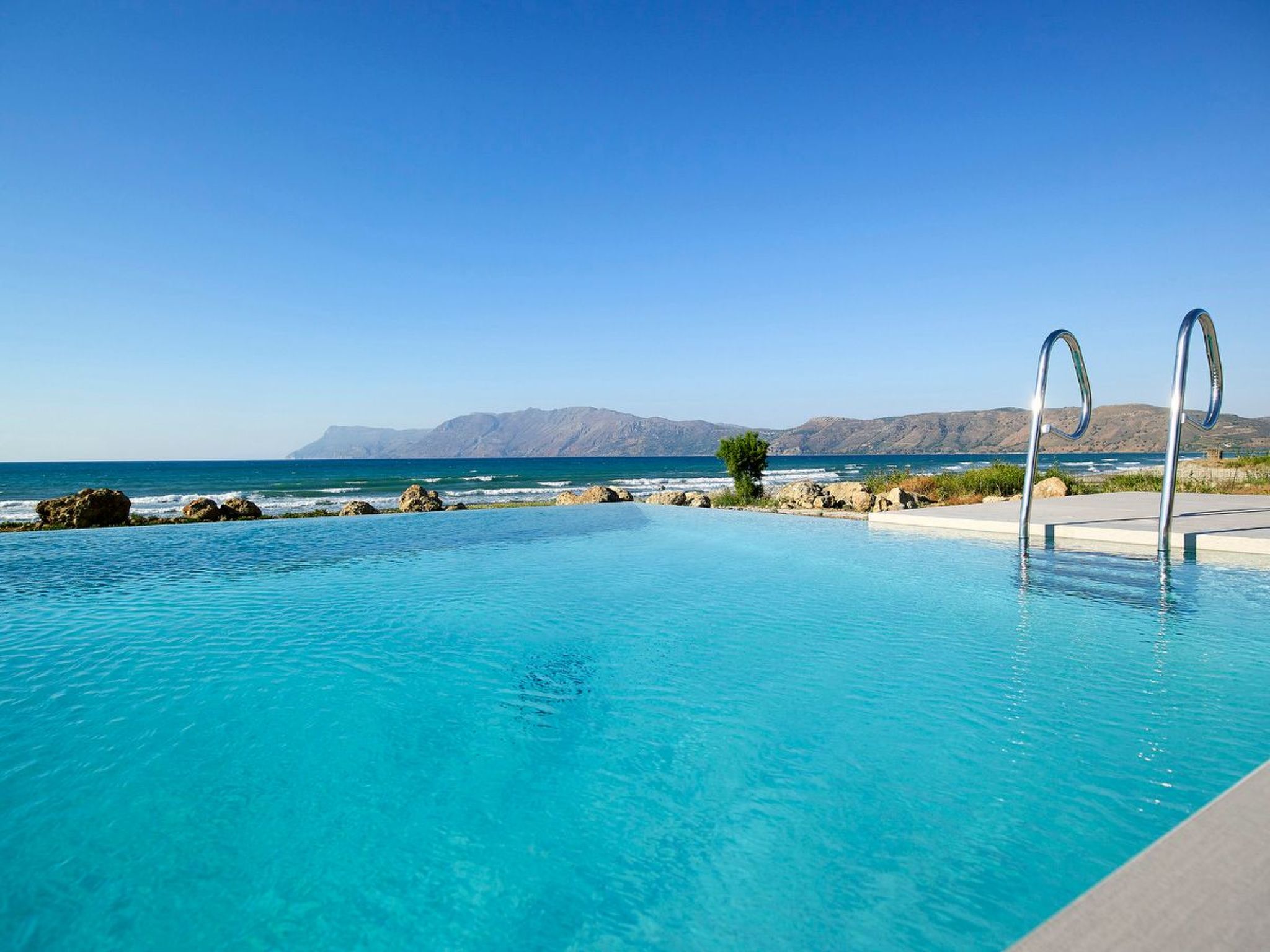 Youphoria Beachfront Estate-Binnen