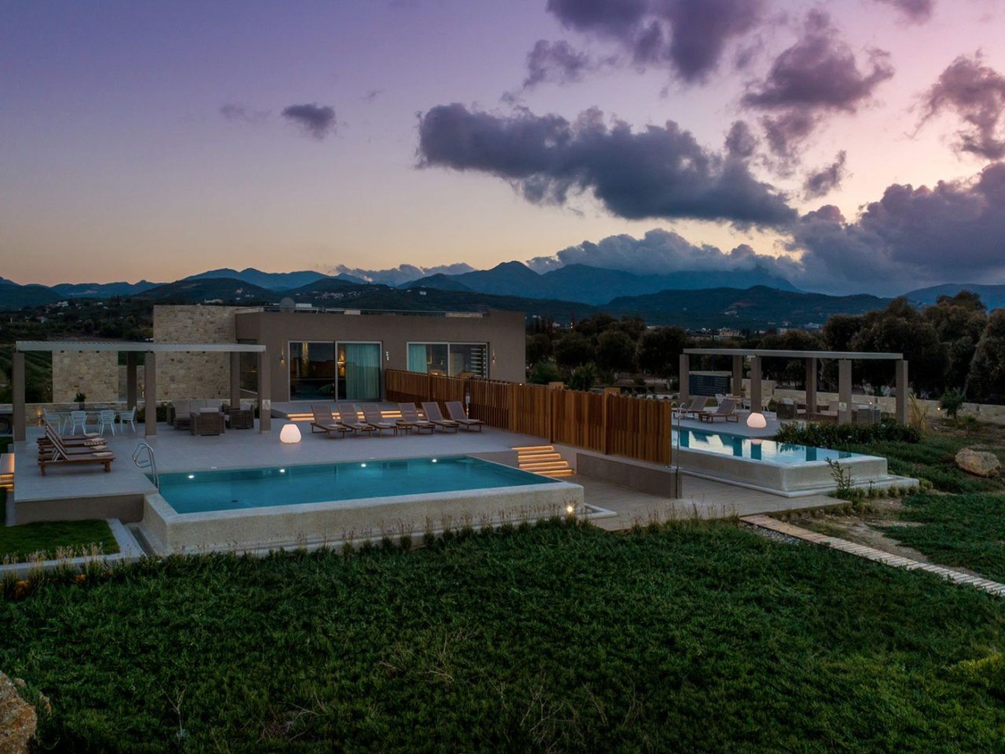 Youphoria Beachfront Estate-Binnen