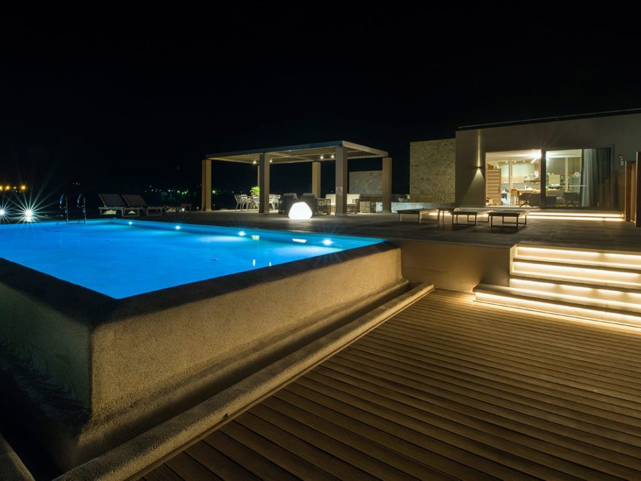 Youphoria Beachfront Estate-Binnen