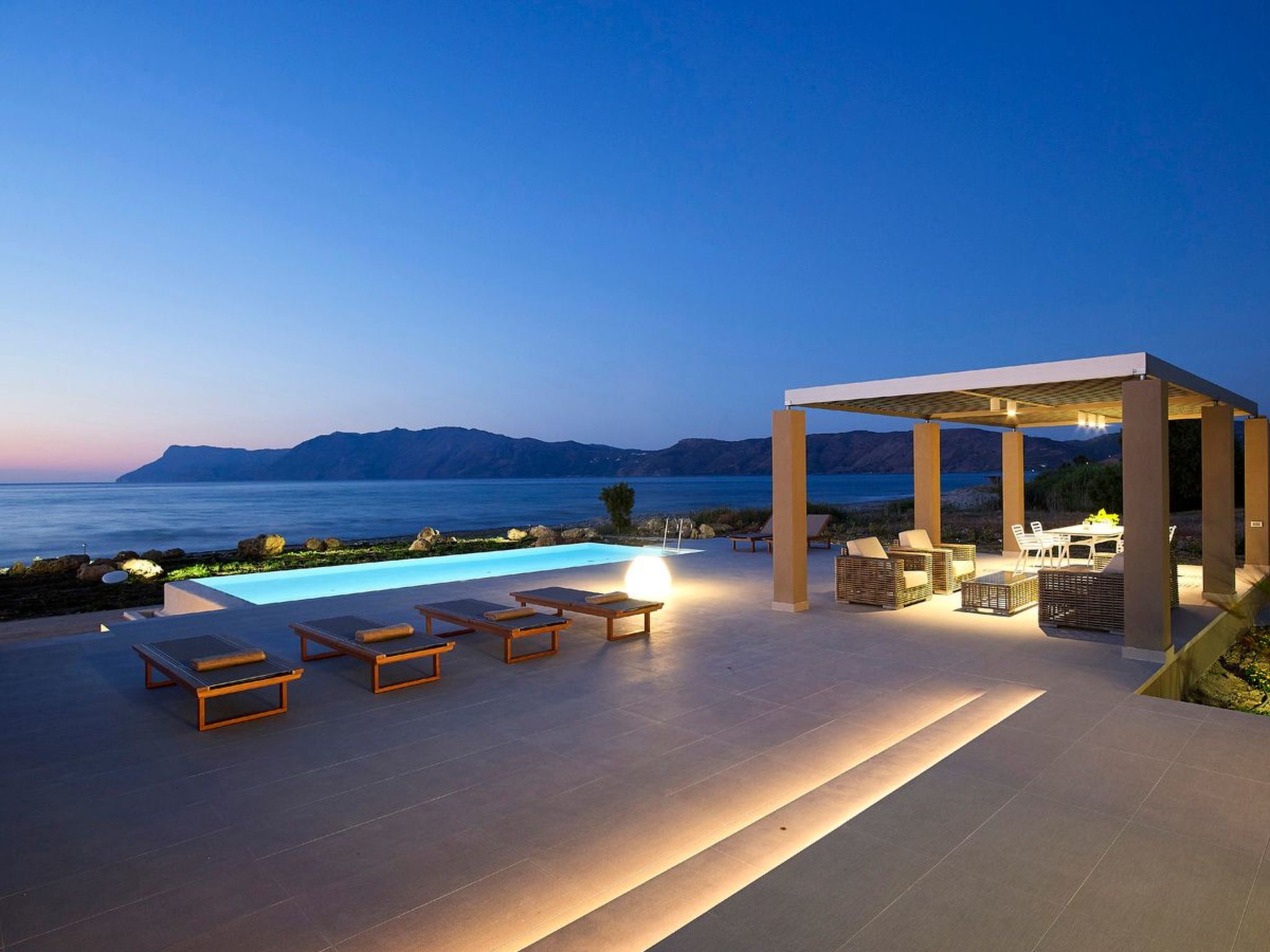 Youphoria Beachfront Estate-Binnen