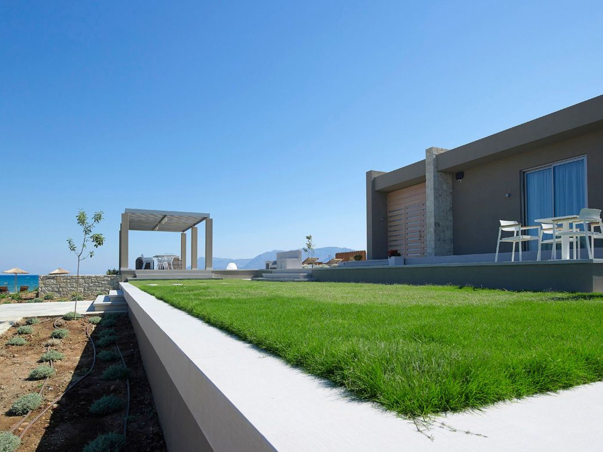 Youphoria Beachfront Estate-Binnen