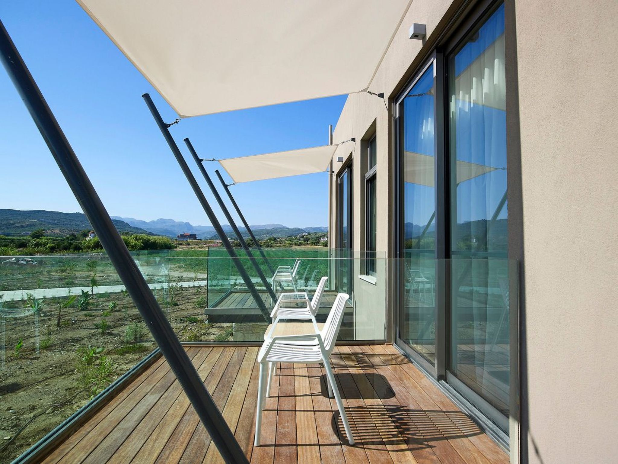 Youphoria Beachfront Estate-Binnen