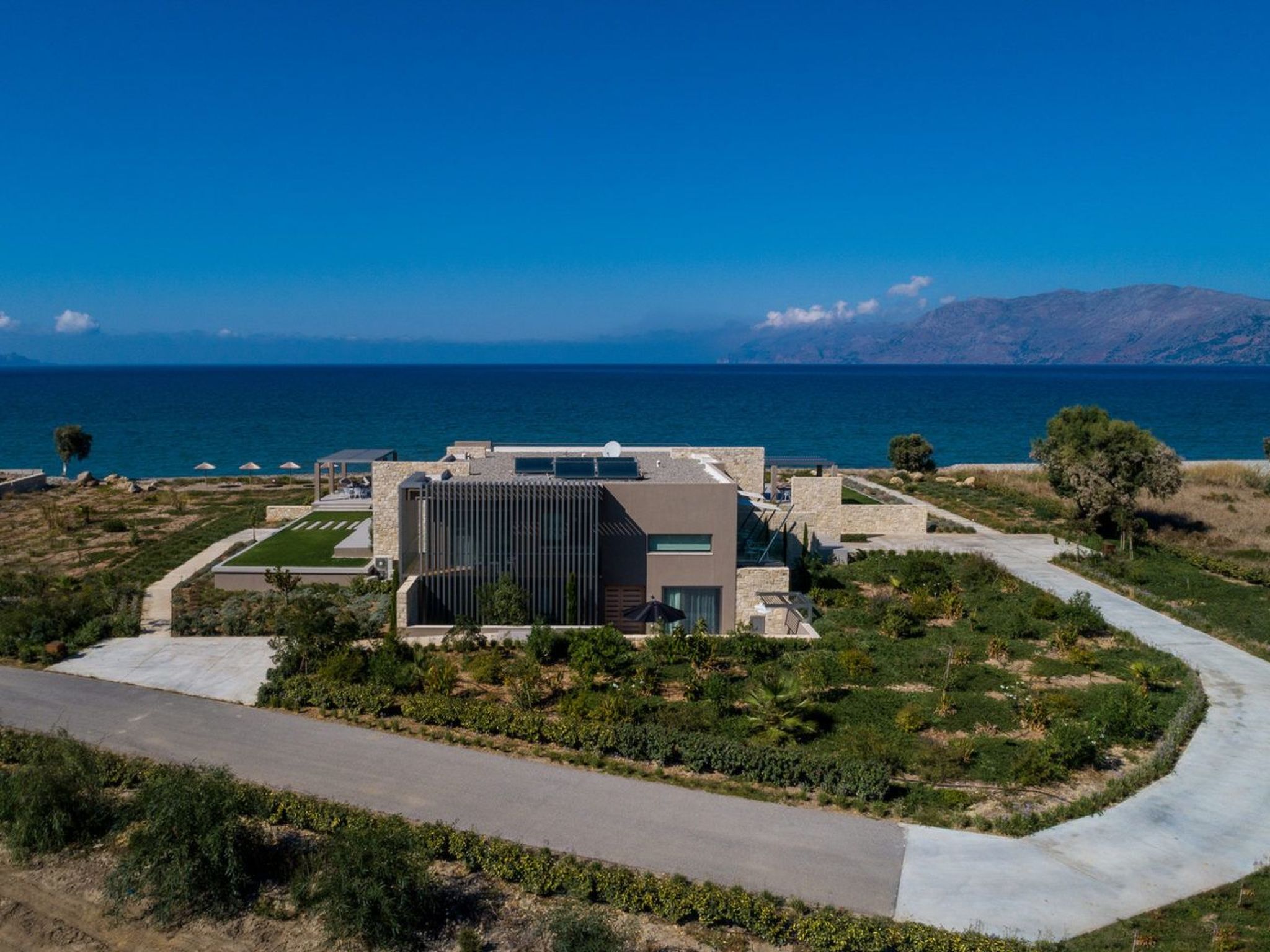 Youphoria Beachfront Estate-Binnen