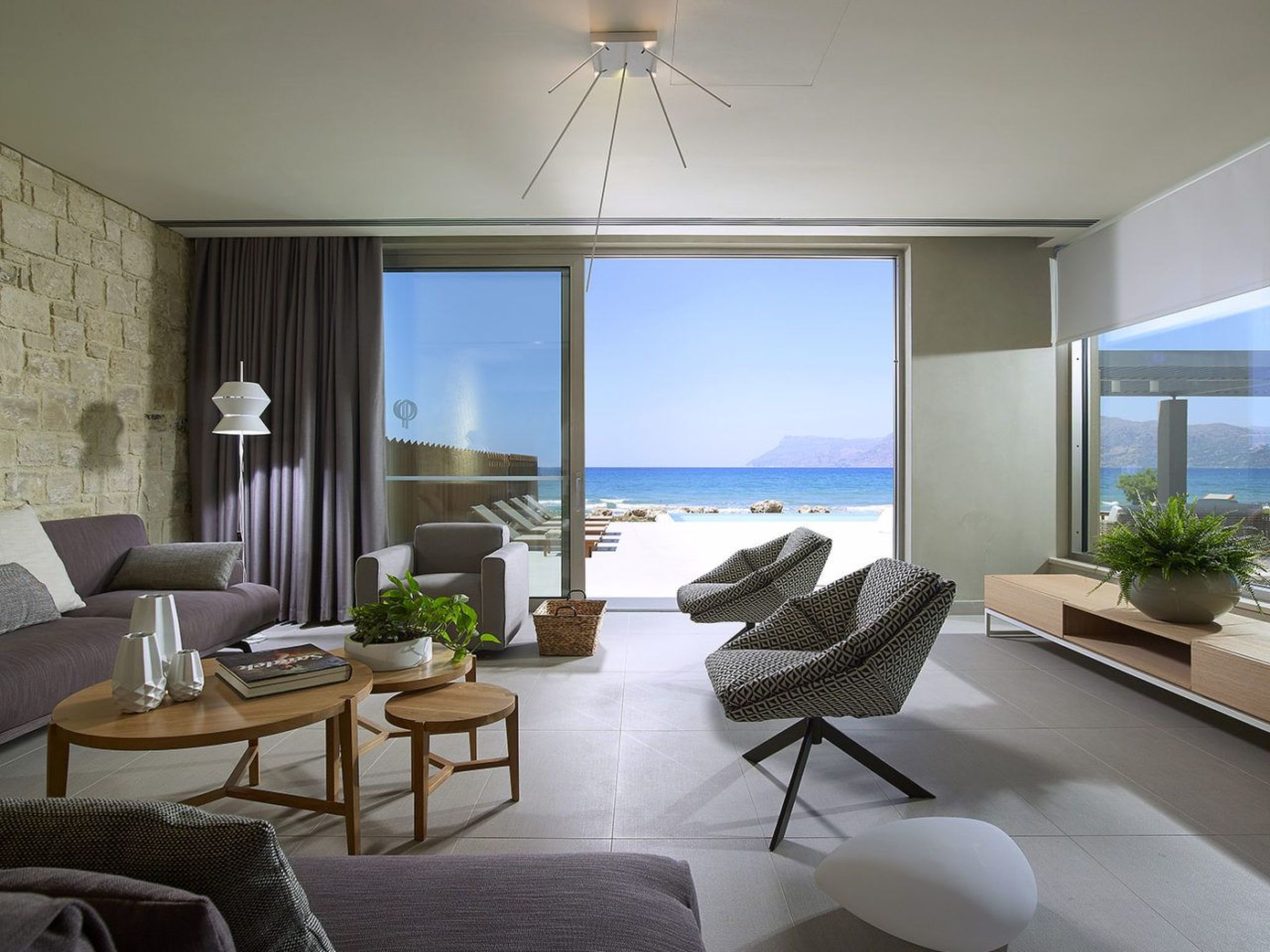 Youphoria Beachfront Estate-Binnen