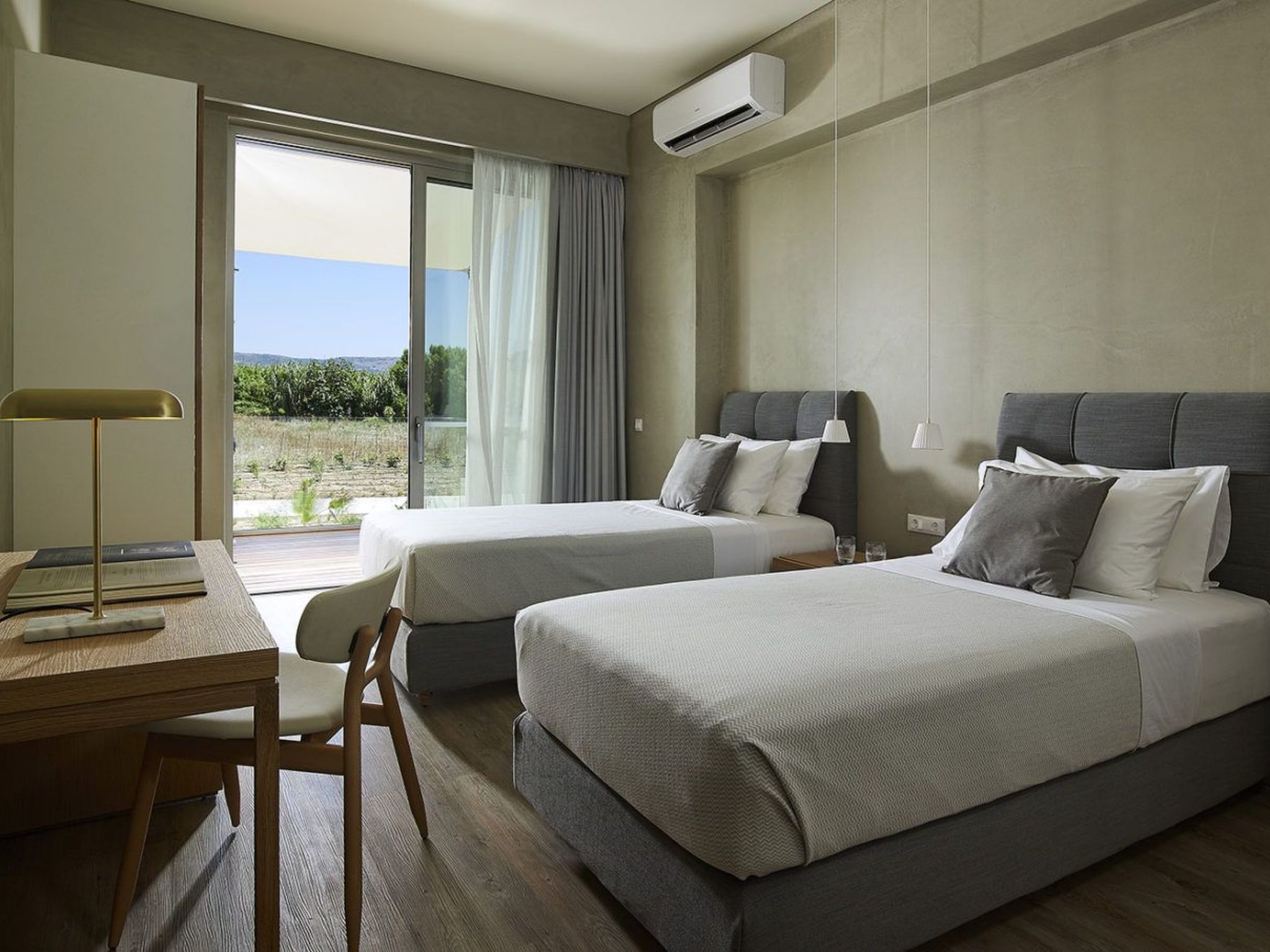 Youphoria Beachfront Estate-Binnen