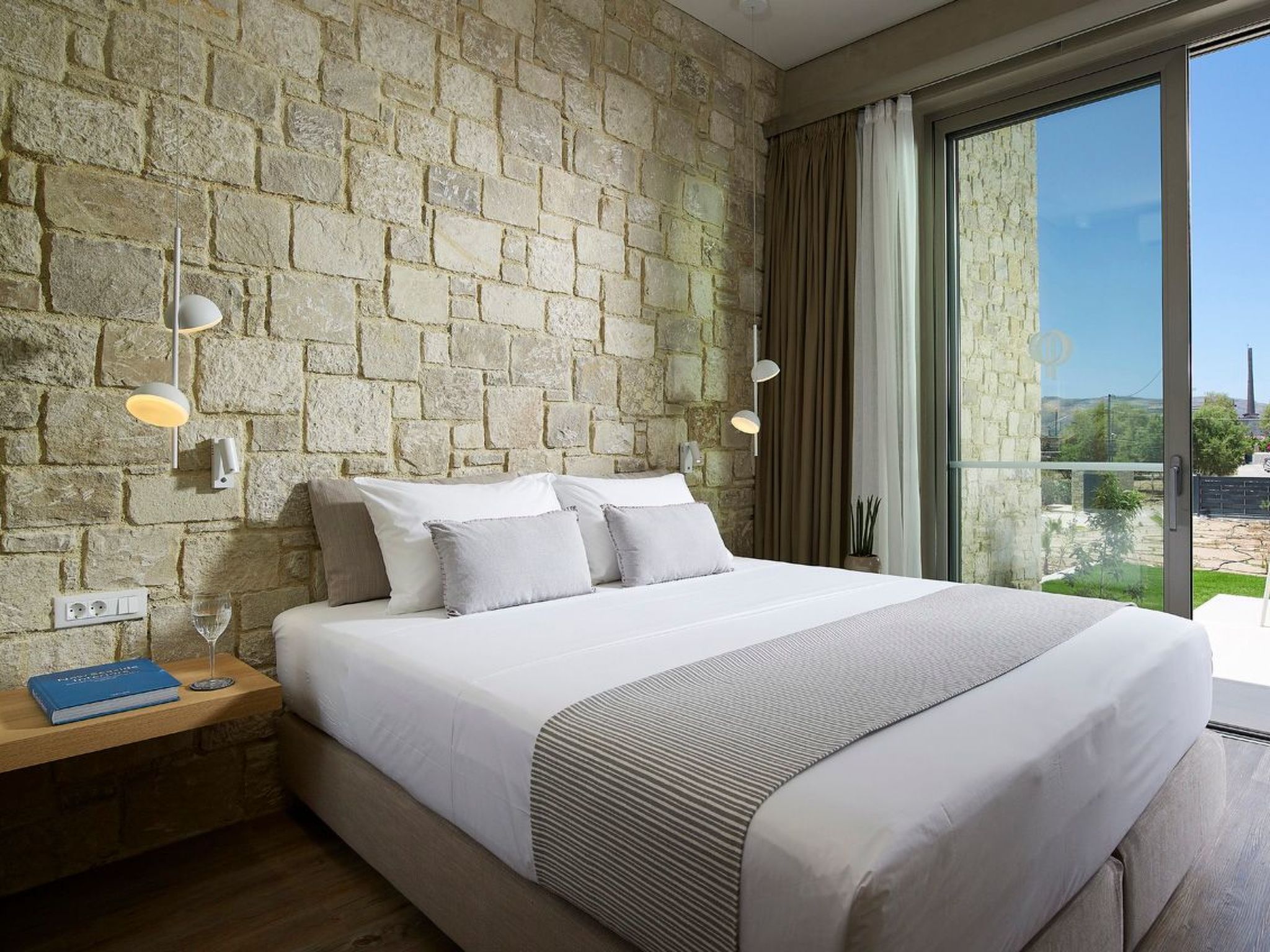 Youphoria Beachfront Estate-Binnen