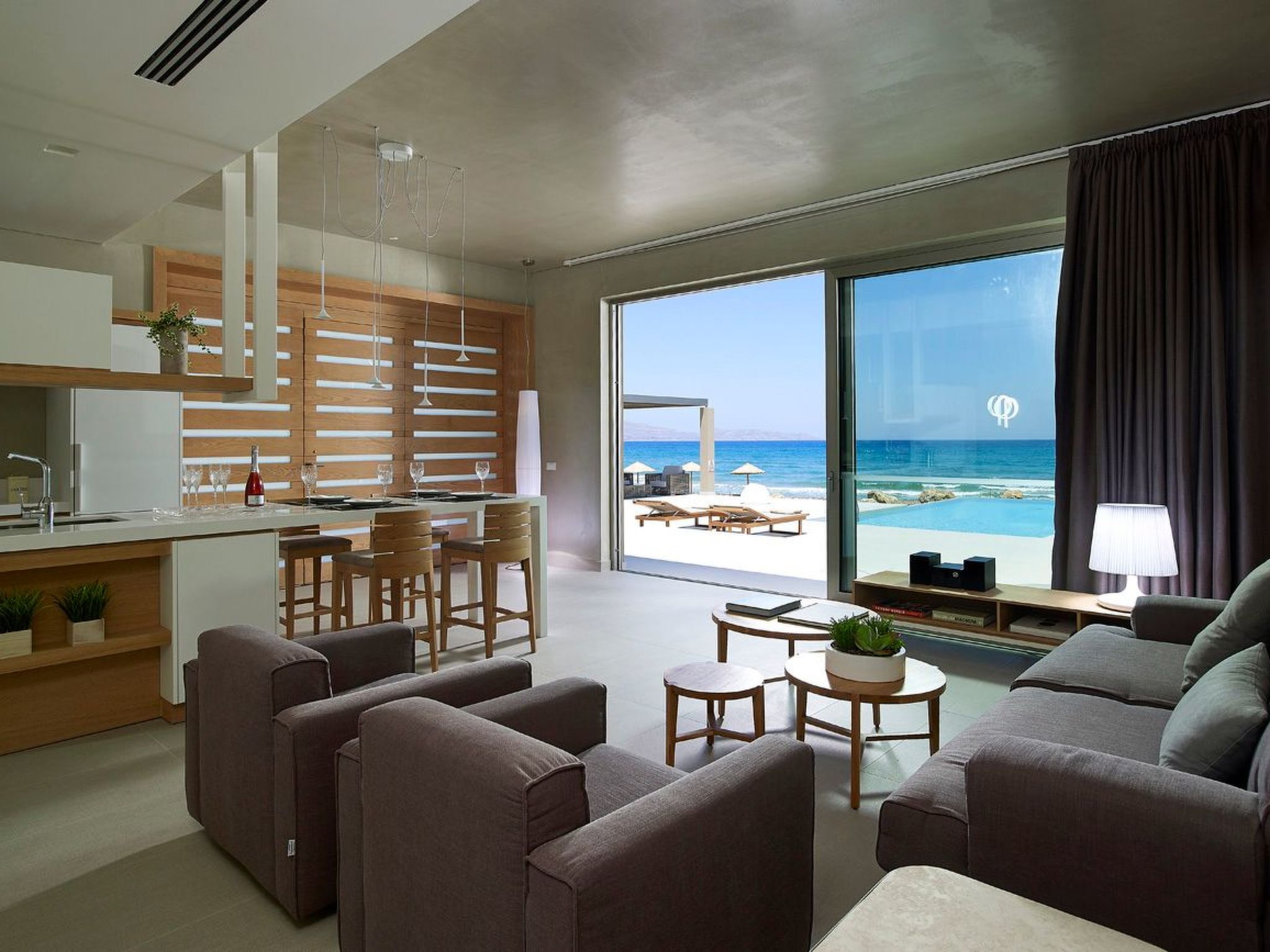 Discover the enchanting Villa Ammos, a serene oasis nestled on a quiet beachfront, offering a magical blend of luxury, comfort, and natural beauty. Perfectly positioned in rural surroundings just 2km ..