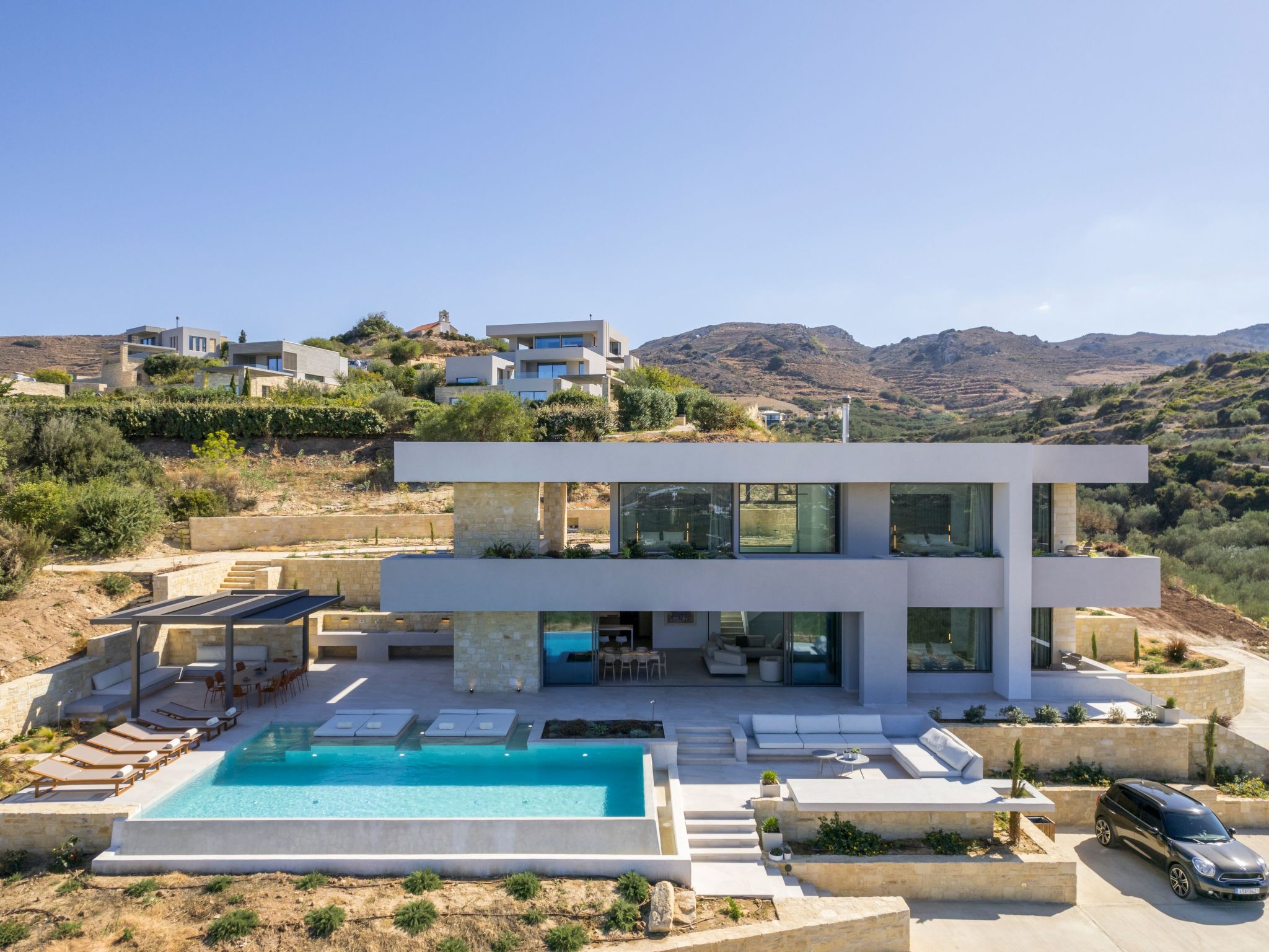 Escape to Utopia, a splendid haven tailor-made for extended families or a group of friends eager to relish the Cretan summer in a secluded retreat. This ultramodern and stylish five-bedroom villa boas..