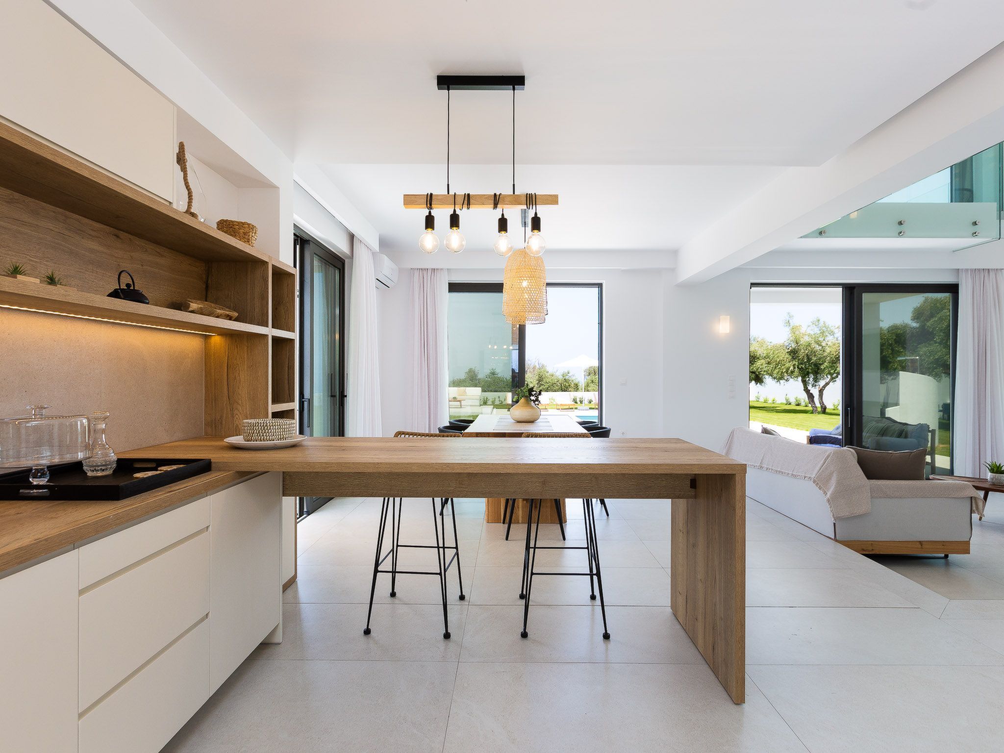 Elegante Villa mit beheiztem Pool und fantastischer Aussicht-Image-tags.info