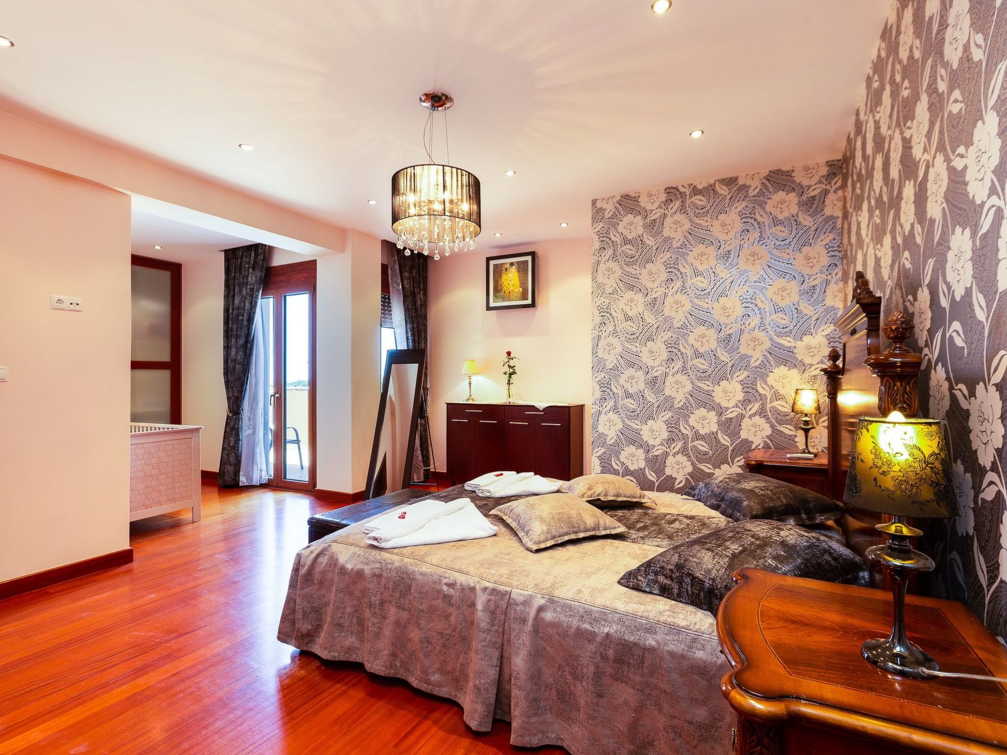 Familienvilla mit privatem Pool, Tischtennisplatte und Fußballtisch-Drinnen