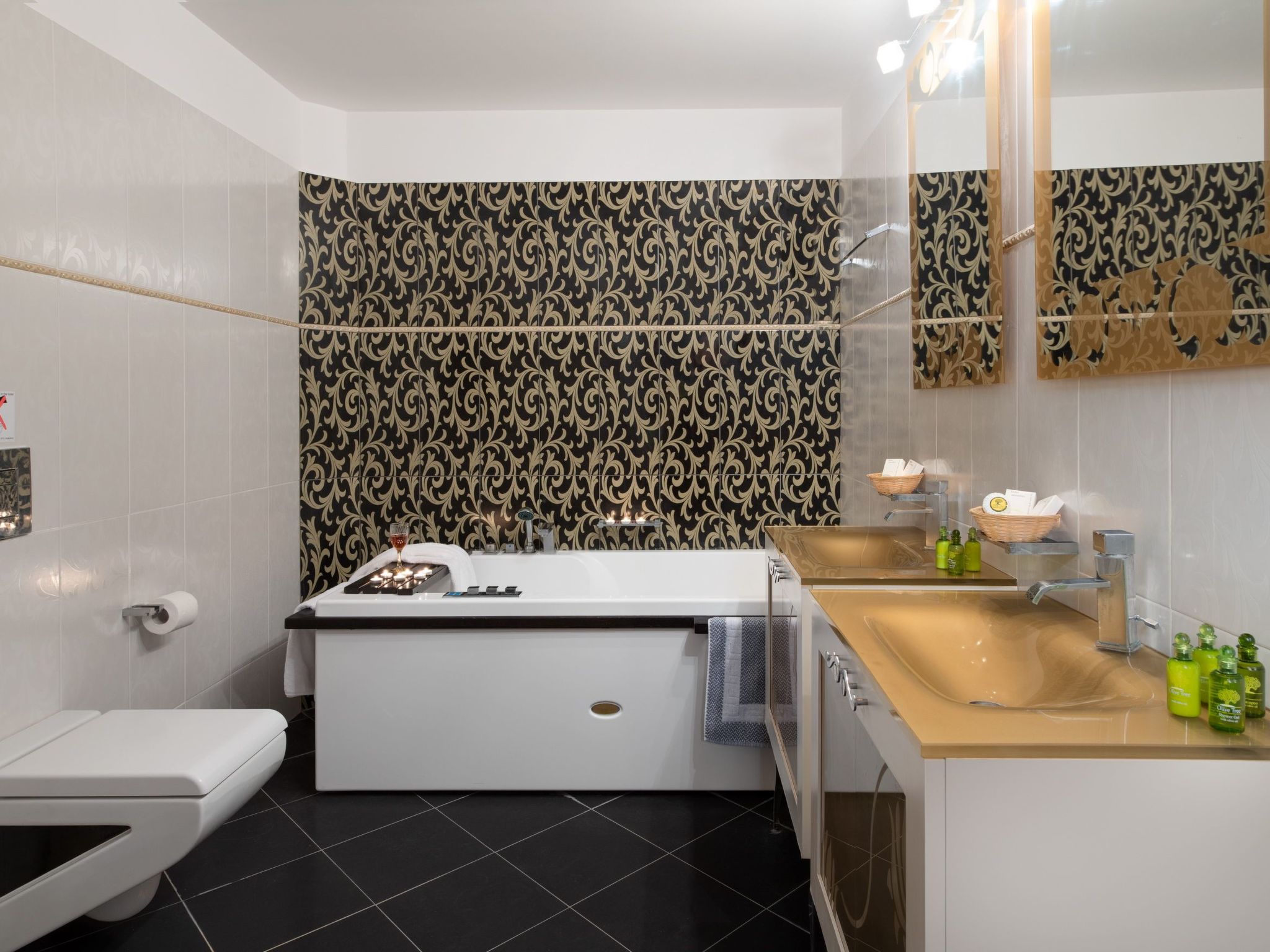 Familienvilla mit privatem Pool, Tischtennisplatte und Fußballtisch-Drinnen