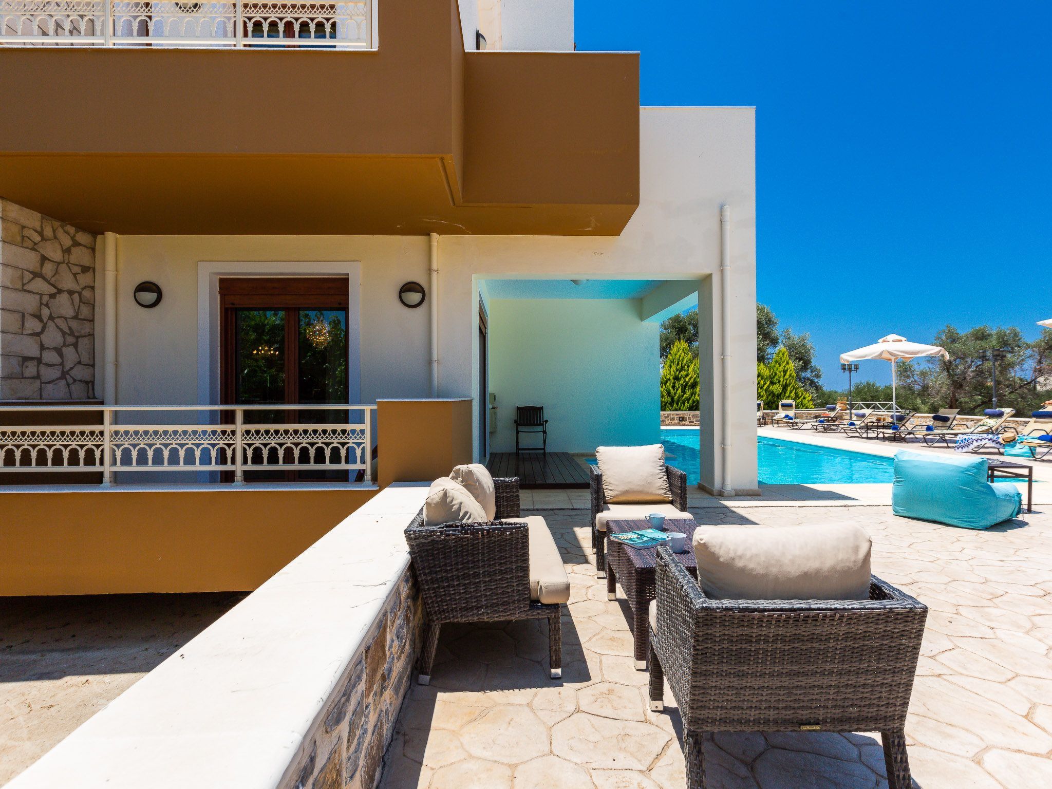 Familienvilla mit privatem Pool, Tischtennisplatte und Fußballtisch-Draußen