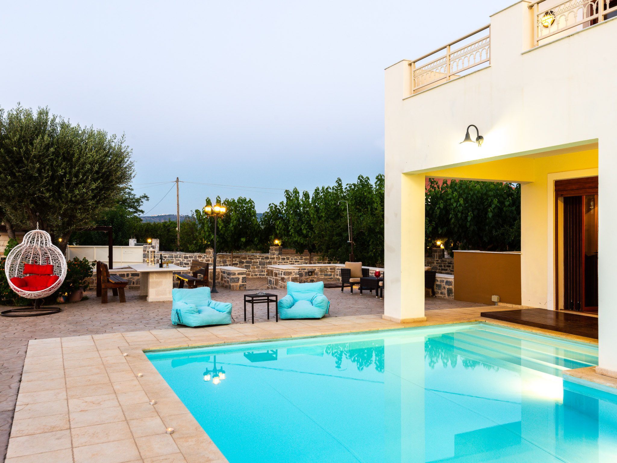 Familienvilla mit privatem Pool, Tischtennisplatte und Fußballtisch-Image-tags.info